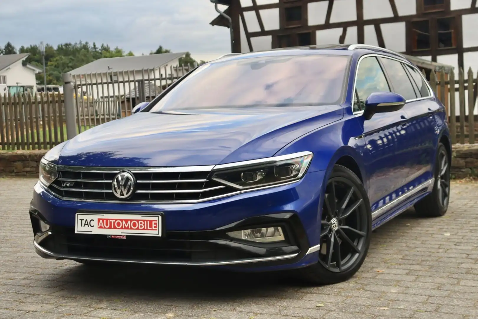Volkswagen Passat Variant Passat Vari R-line 4Mo 99,7& Vollausstattung Bleu - 1
