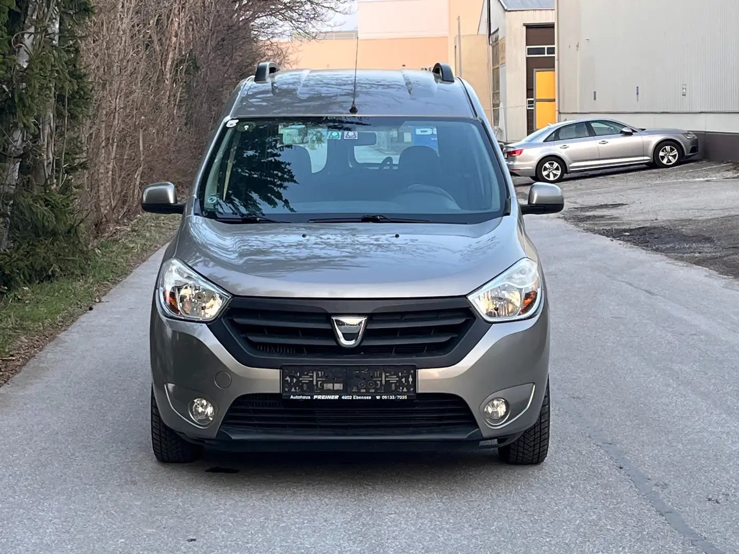 Dacia Dokker 1.5dci Pickerl guten Zustand 2 Schiebe Türen Braun - 2
