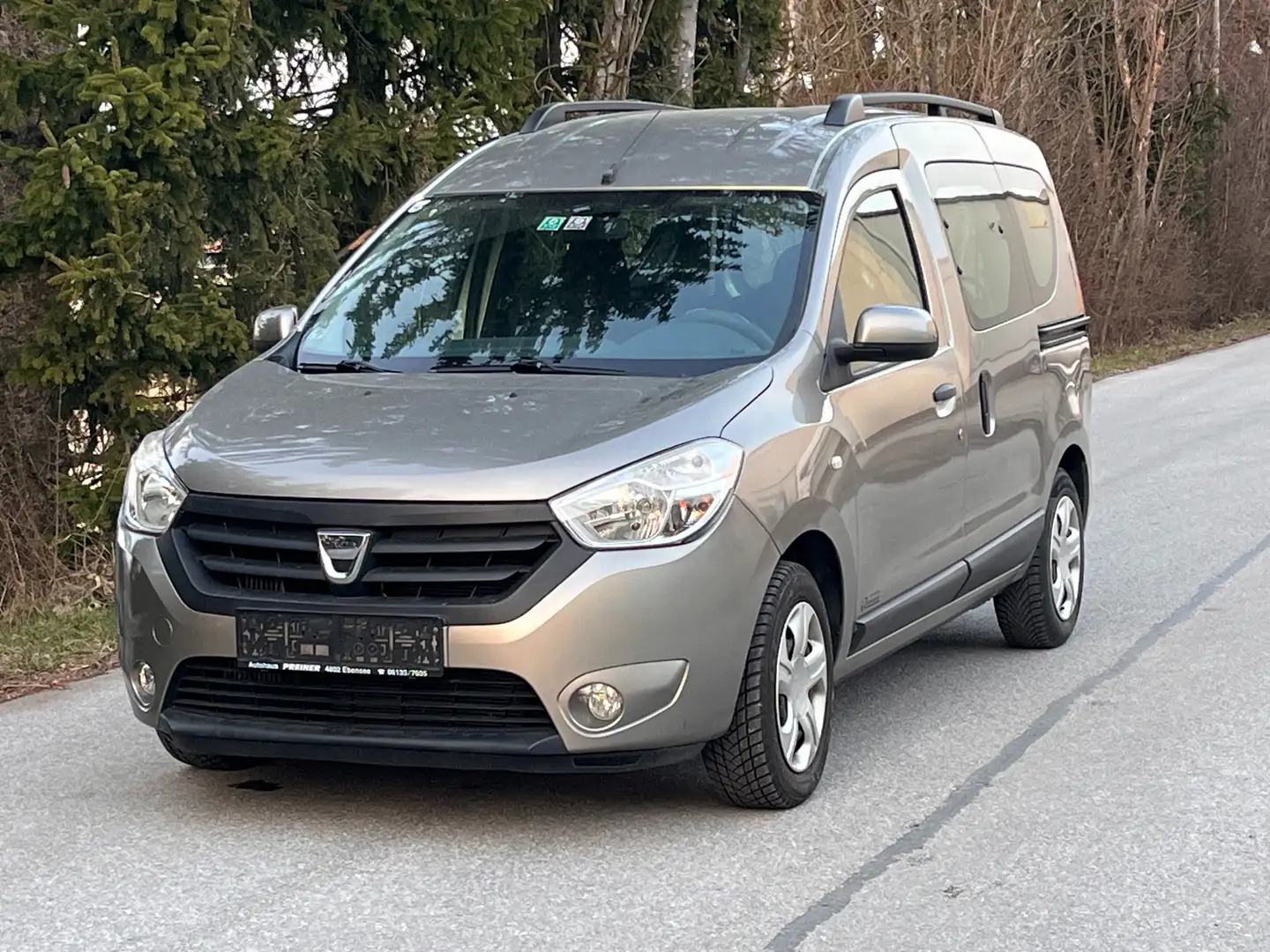 Dacia Dokker 1.5dci Pickerl guten Zustand 2 Schiebe Türen Braun - 1