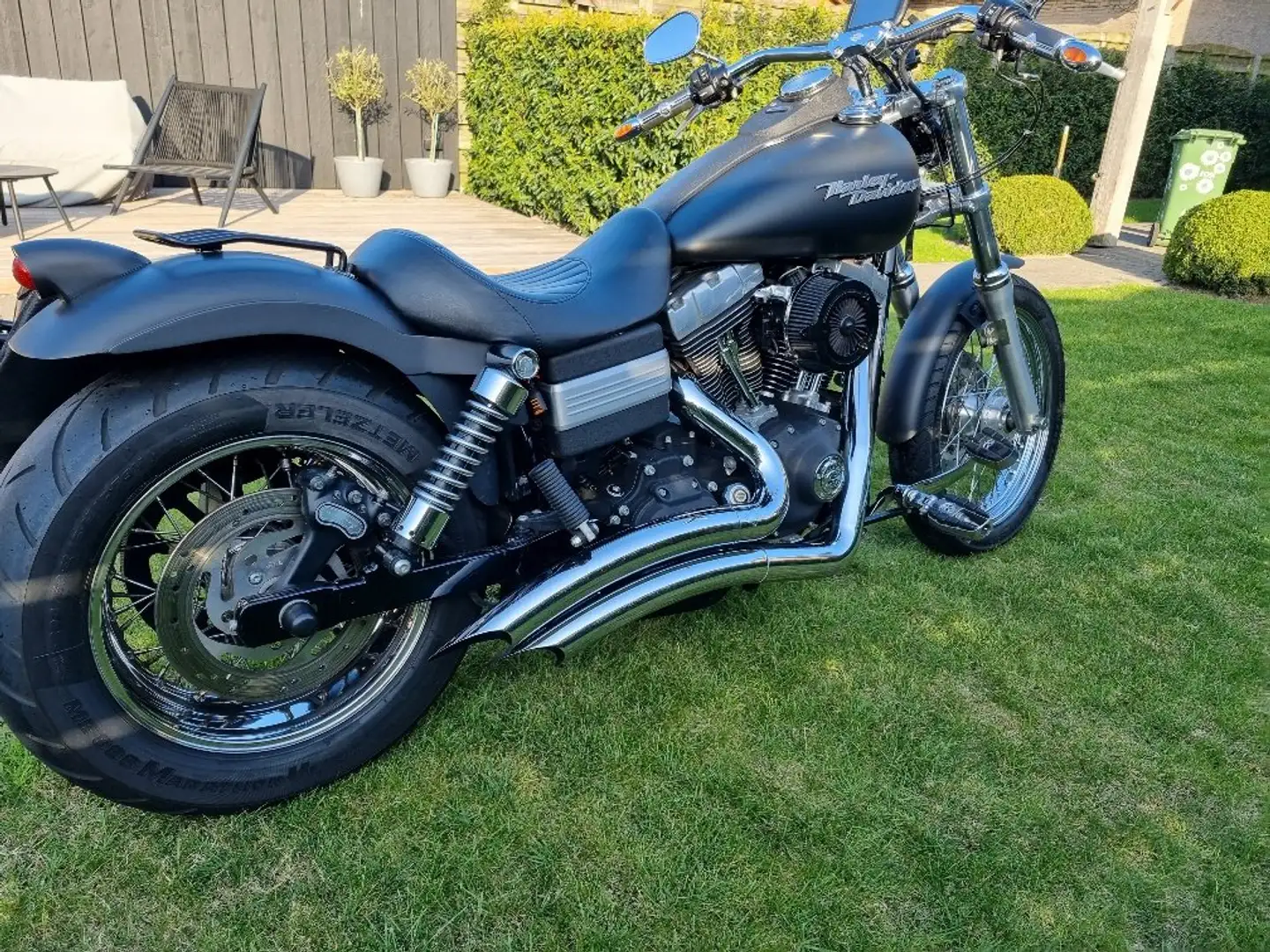 Harley-Davidson Dyna Street Bob Negro - 1