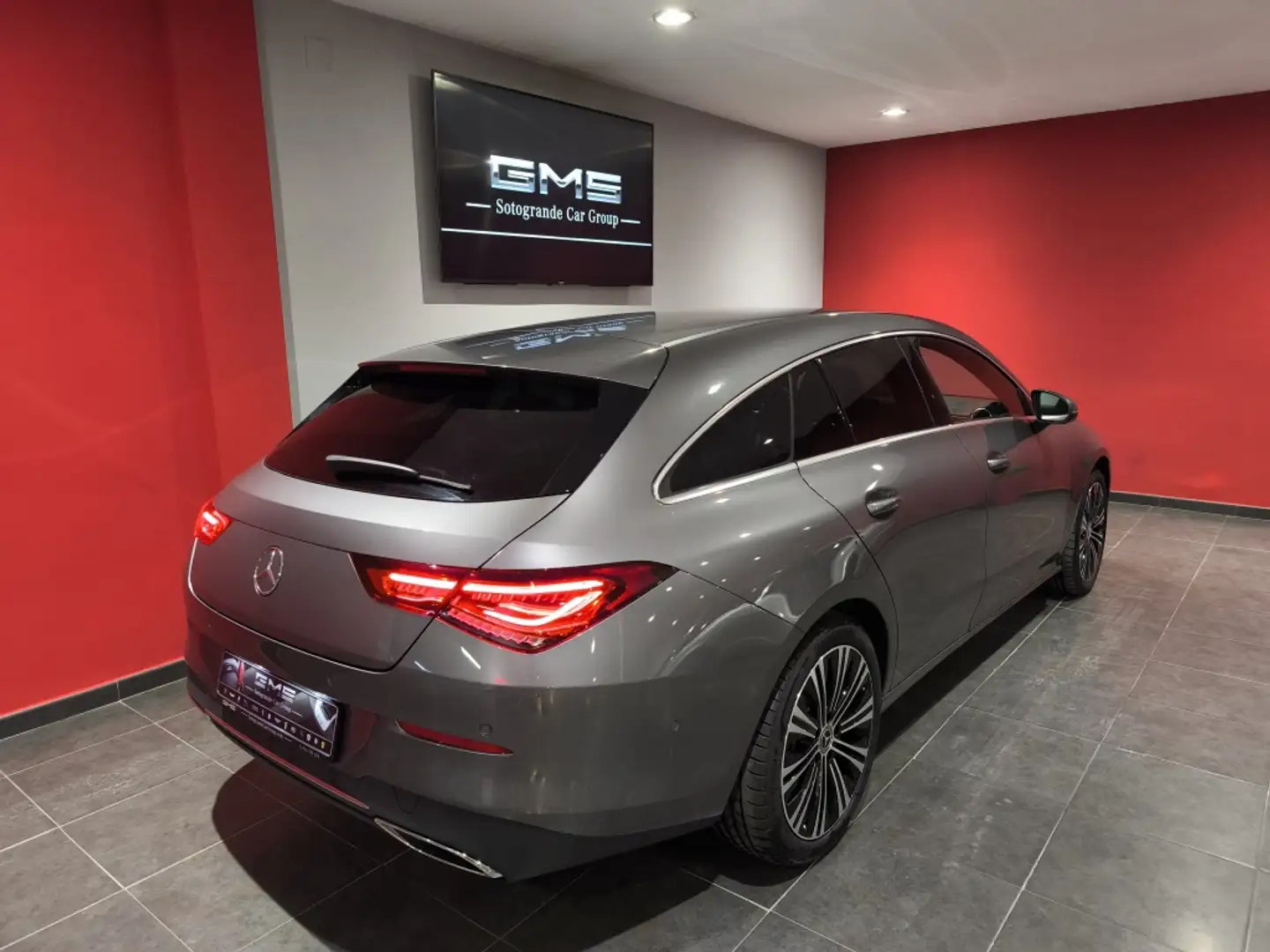 Mercedes-Benz CLA 200 Shooting Brake 200d 8G-DCT Gris - 2