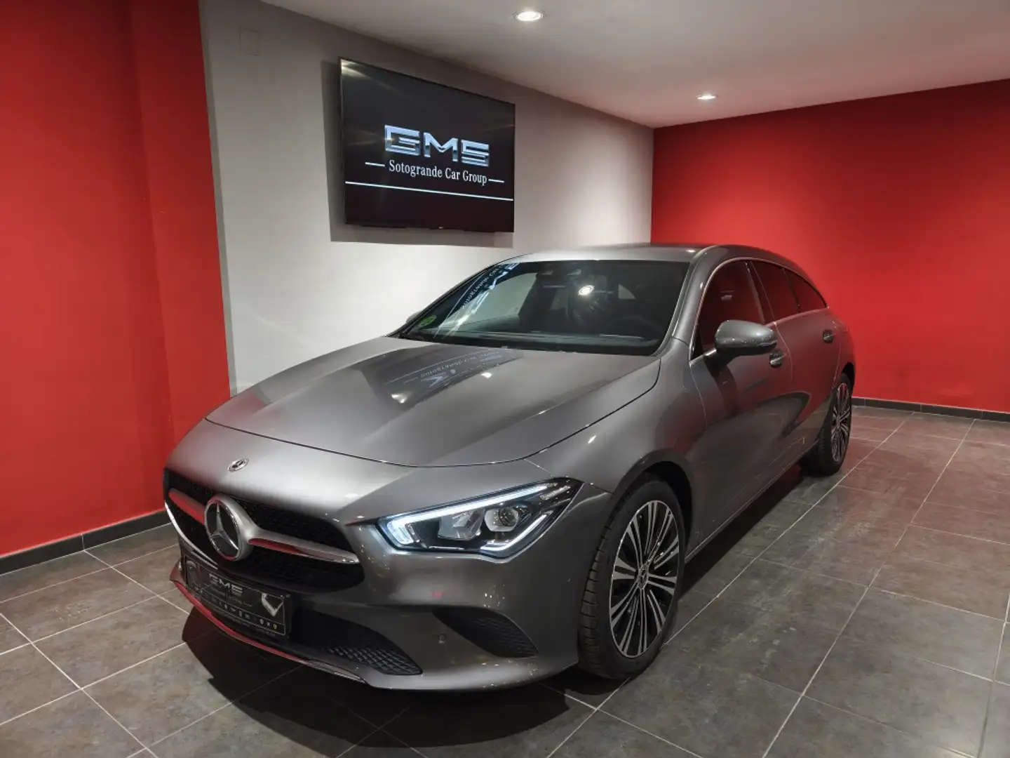 Mercedes-Benz CLA 200 Shooting Brake 200d 8G-DCT Gris - 1