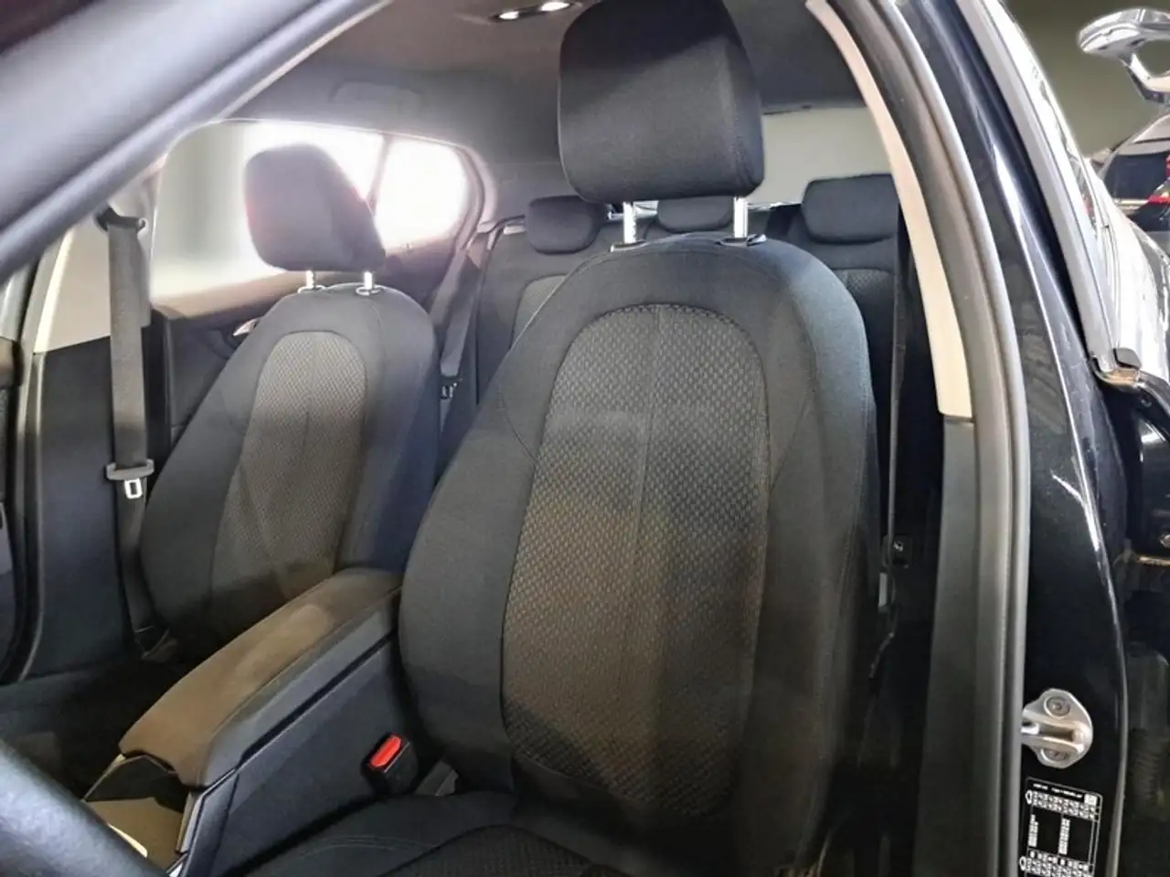 BMW 116 116D BUSINESS ADVANTAGE AUTO 5 PORTE BERLINA 9