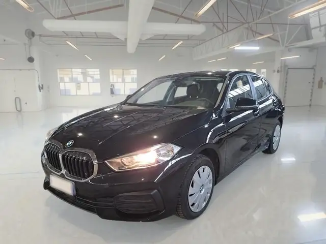 BMW 116 116D BUSINESS ADVANTAGE AUTO 5 PORTE BERLINA