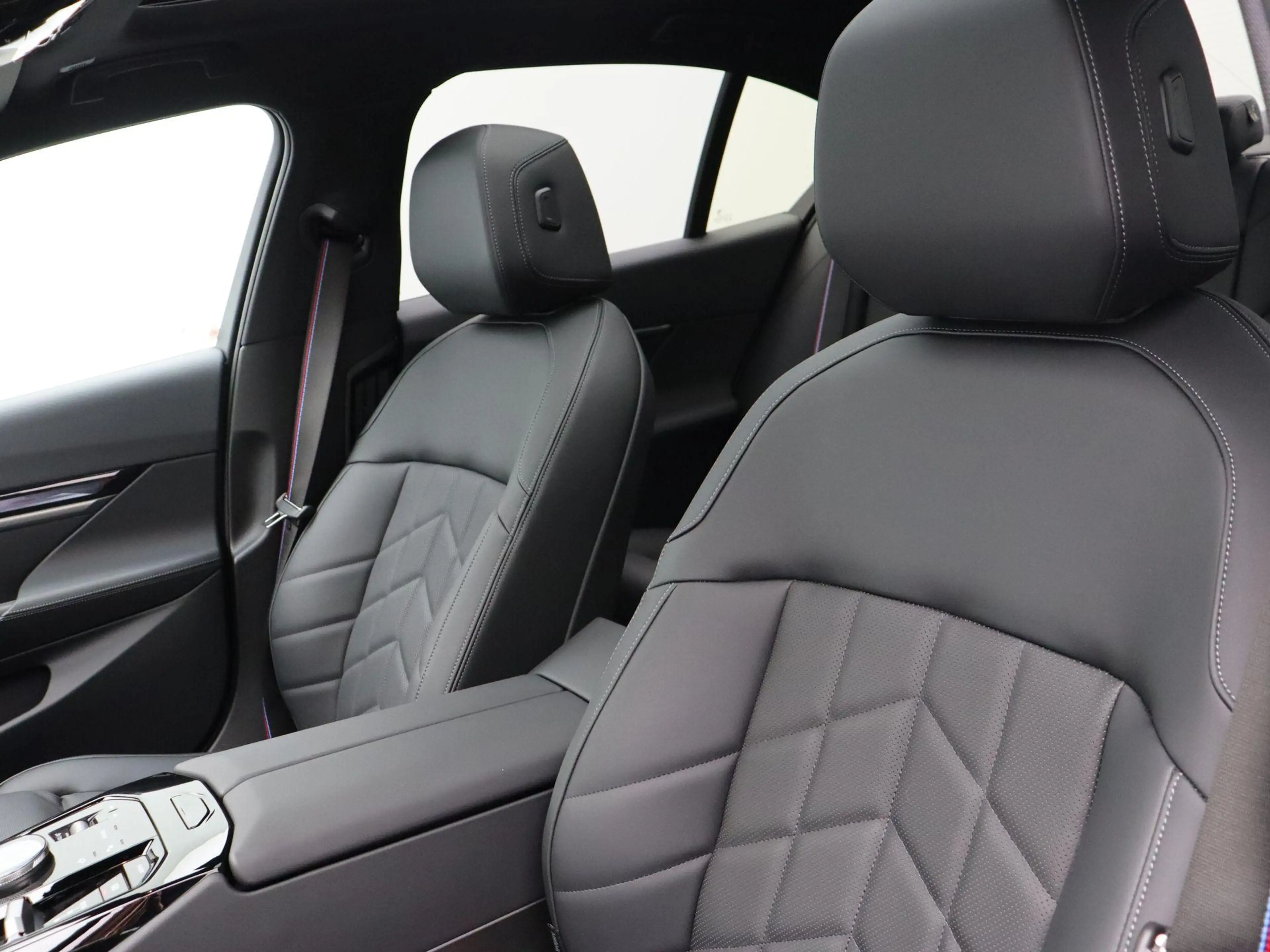 BMW i5 eDrive40 M Sport Edition | Innovation Pack | Trave — photo 12
