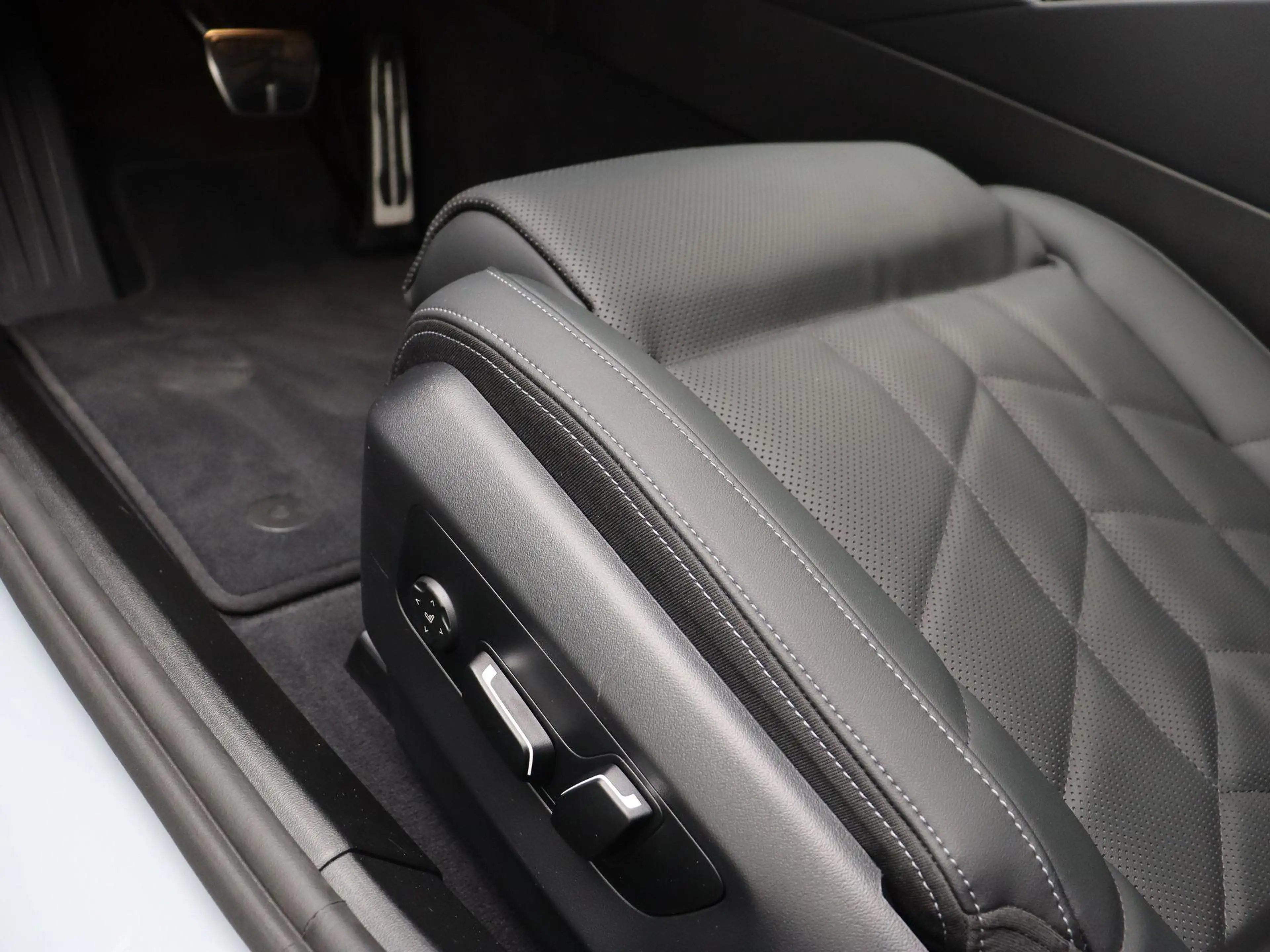 BMW i5 eDrive40 M Sport Edition | Innovation Pack | Trave — photo 13
