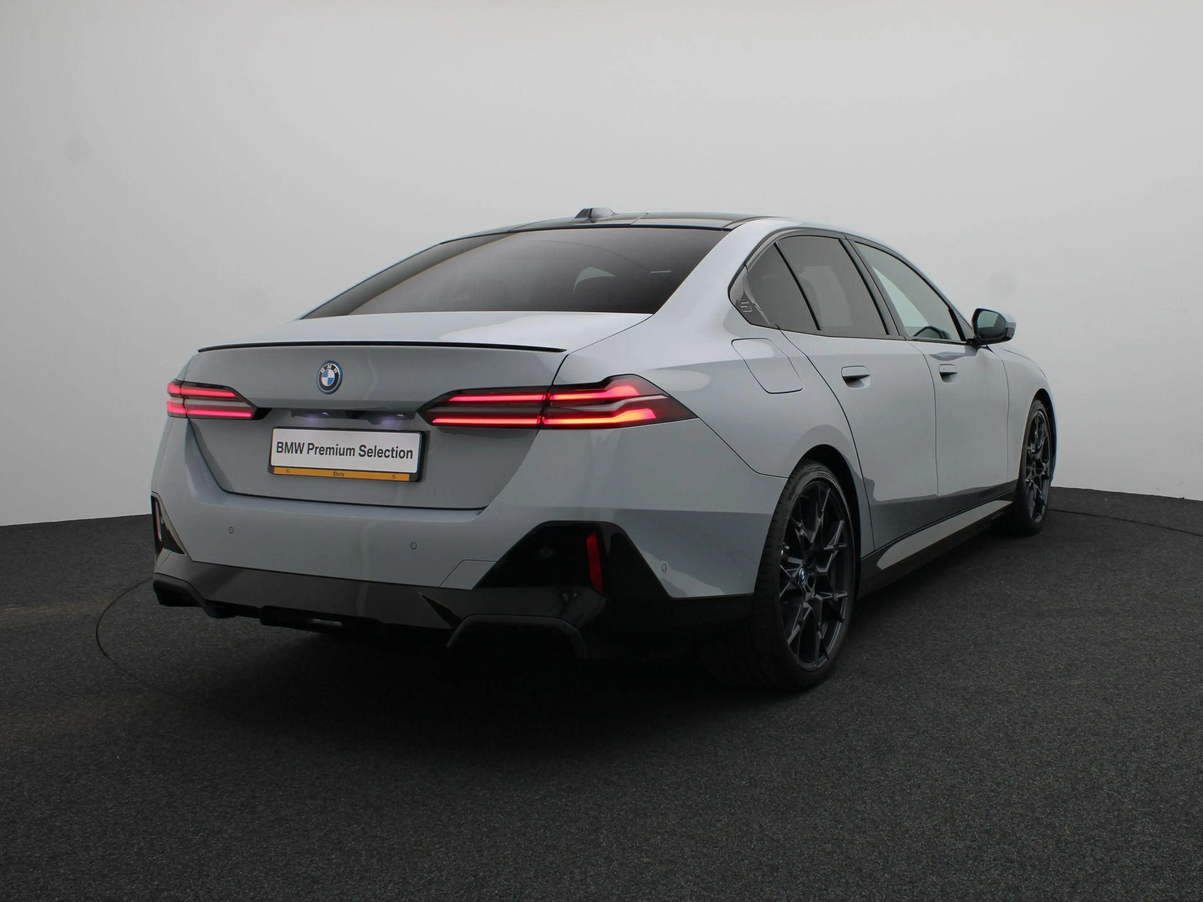 BMW i5 eDrive40 M Sport Edition | Innovation Pack | Trave — photo 2