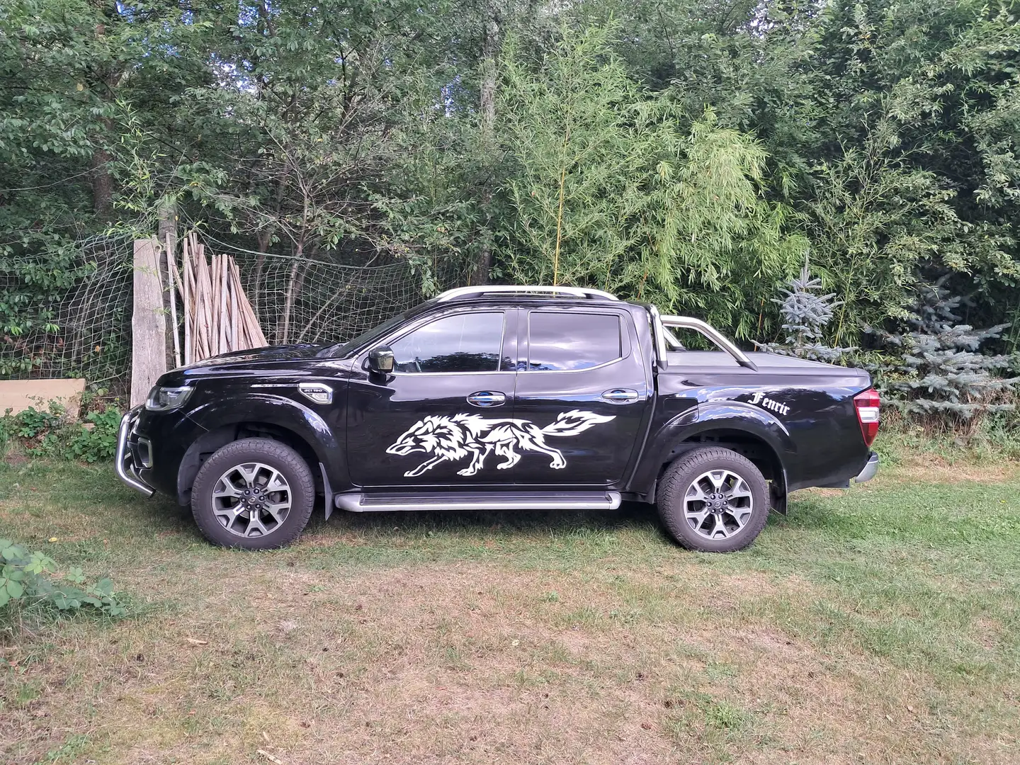 Renault Alaskan Black - 1