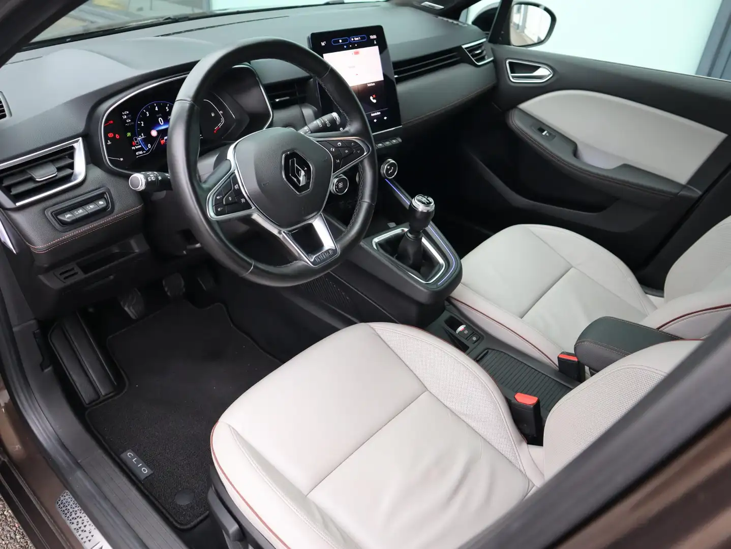 Renault Clio TCe 100 Initiale Paris | 360 Camera | Trekhaak | C Bruin - 2