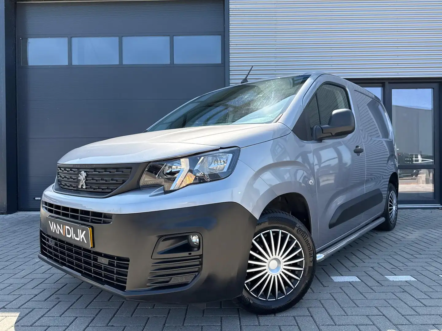 Peugeot Partner 1.5 BlueHDI Premium ✓3-Pers.✓Navigatie ✓Airco ✓Cru Grijs - 2