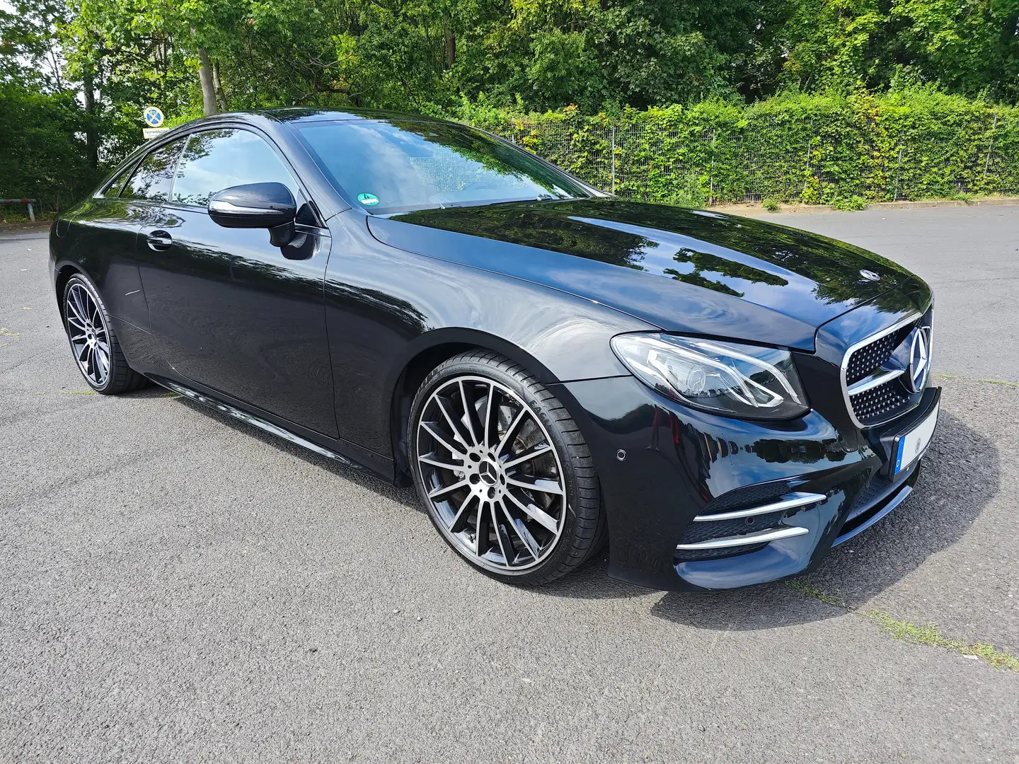 Mercedes-Benz E 200 E-Klasse Coupe Coupe 9G-TRONIC AMG Line Schwarz - 1