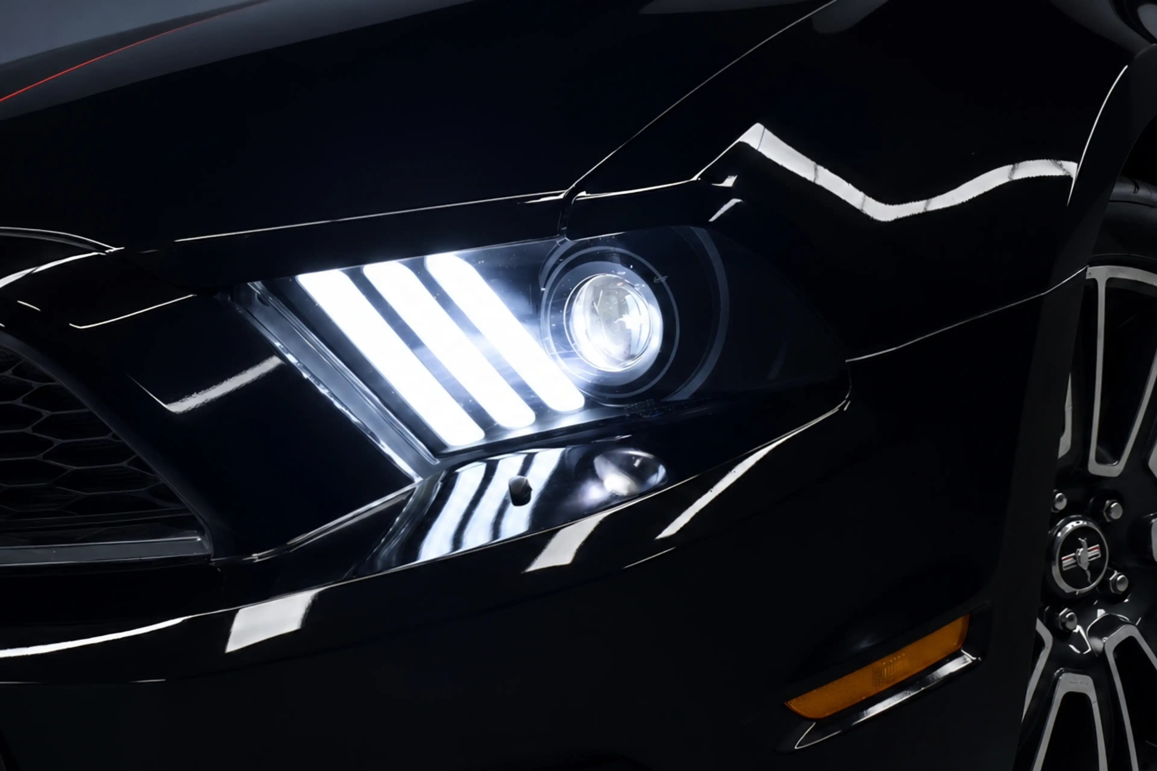Ford Mustang 3.7 V6 305pk Automaat Xenon/Led/Leer/Airco/Bluetoo — photo 4