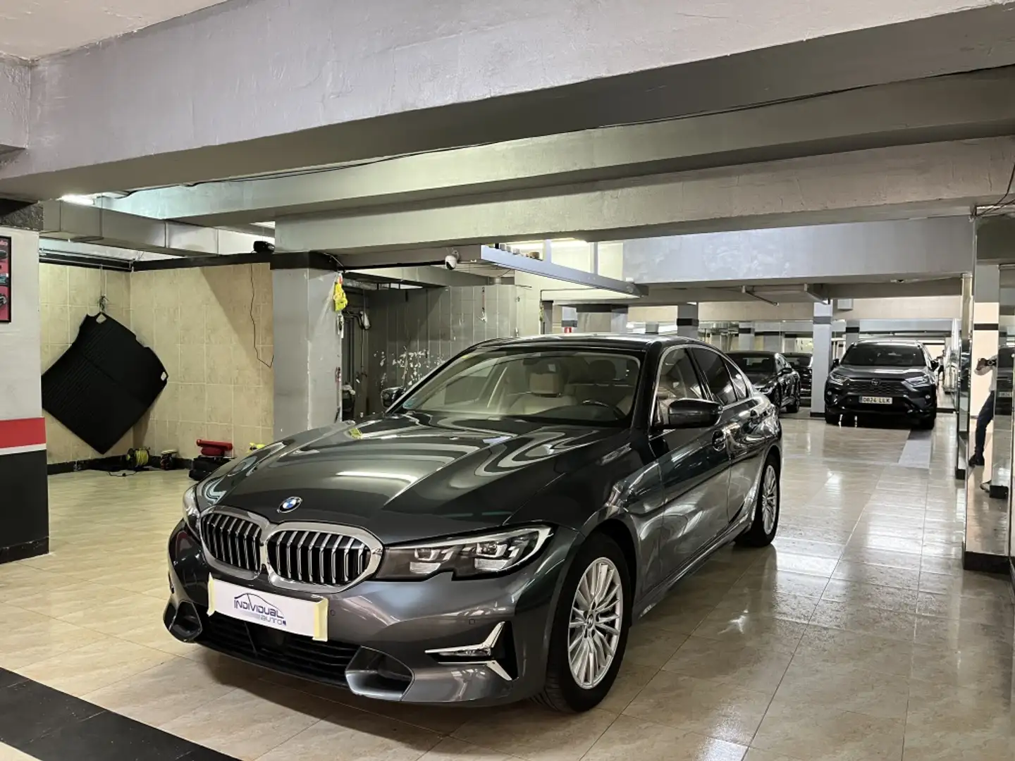BMW 320 320dA Grau - 1