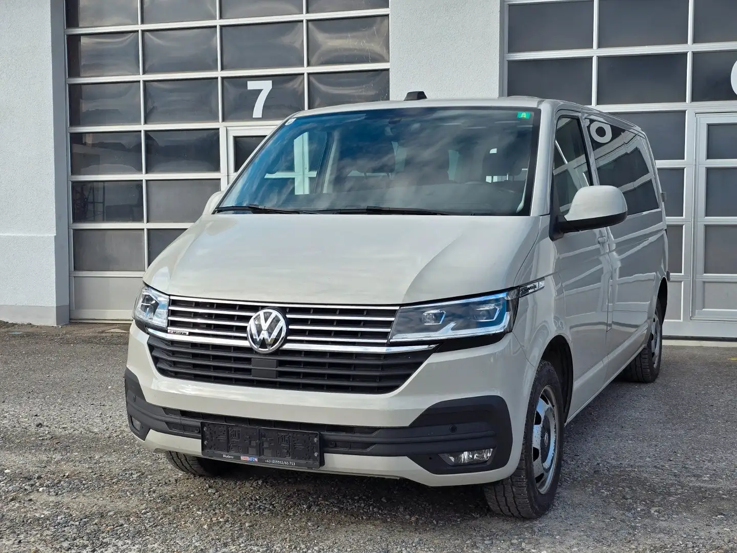Volkswagen T6 Caravelle 4-Motion 9-Si*DSG*NAVI*SHZ*HU 08/25 Grau - 1
