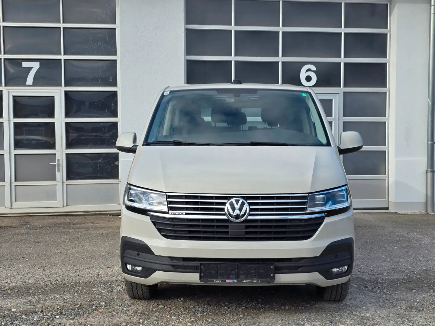 Volkswagen T6 Caravelle 4-Motion 9-Si*DSG*NAVI*SHZ*HU 08/25 Grau - 2