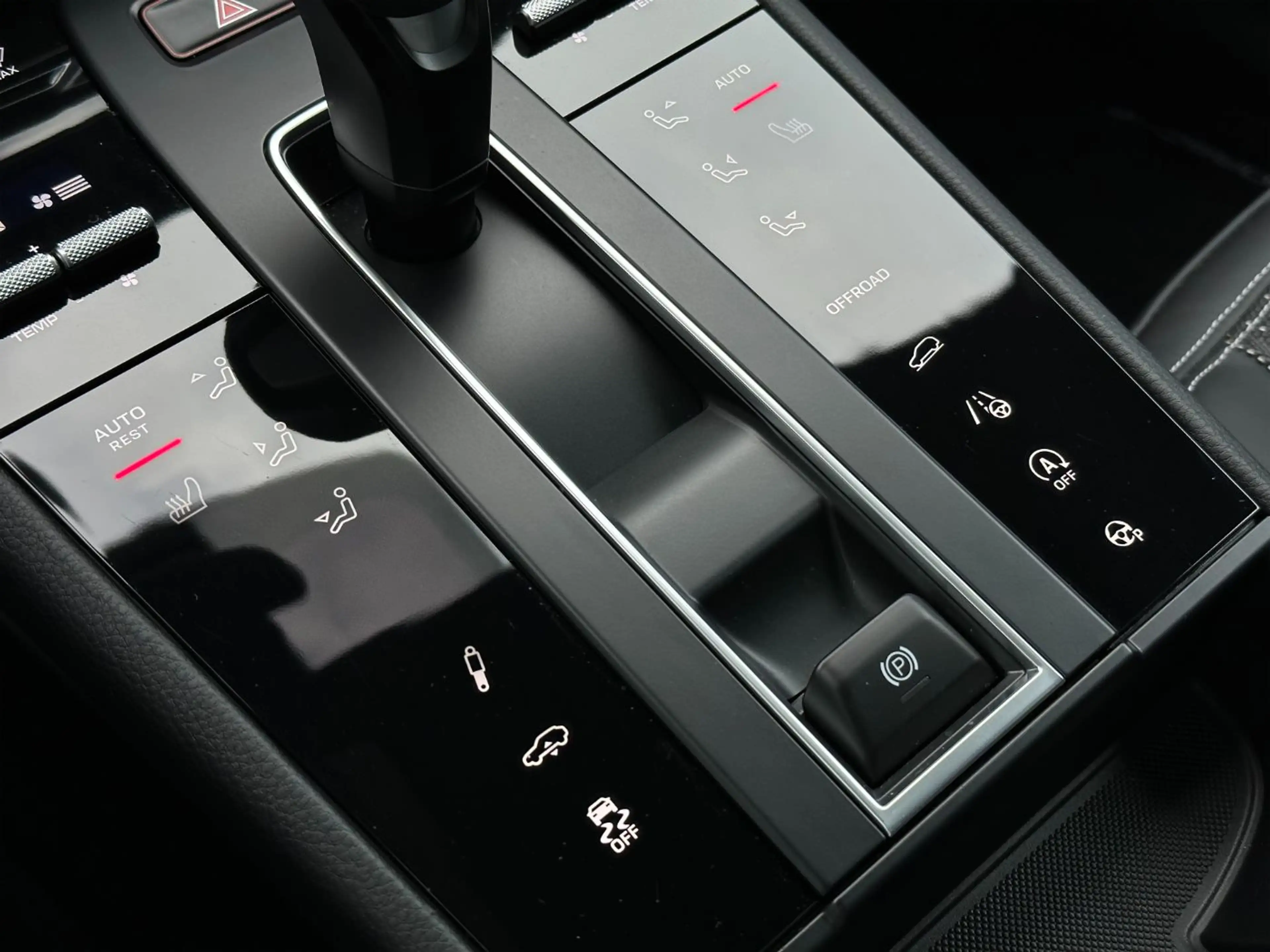 Porsche Macan T PANO 360° Burmester — photo 12