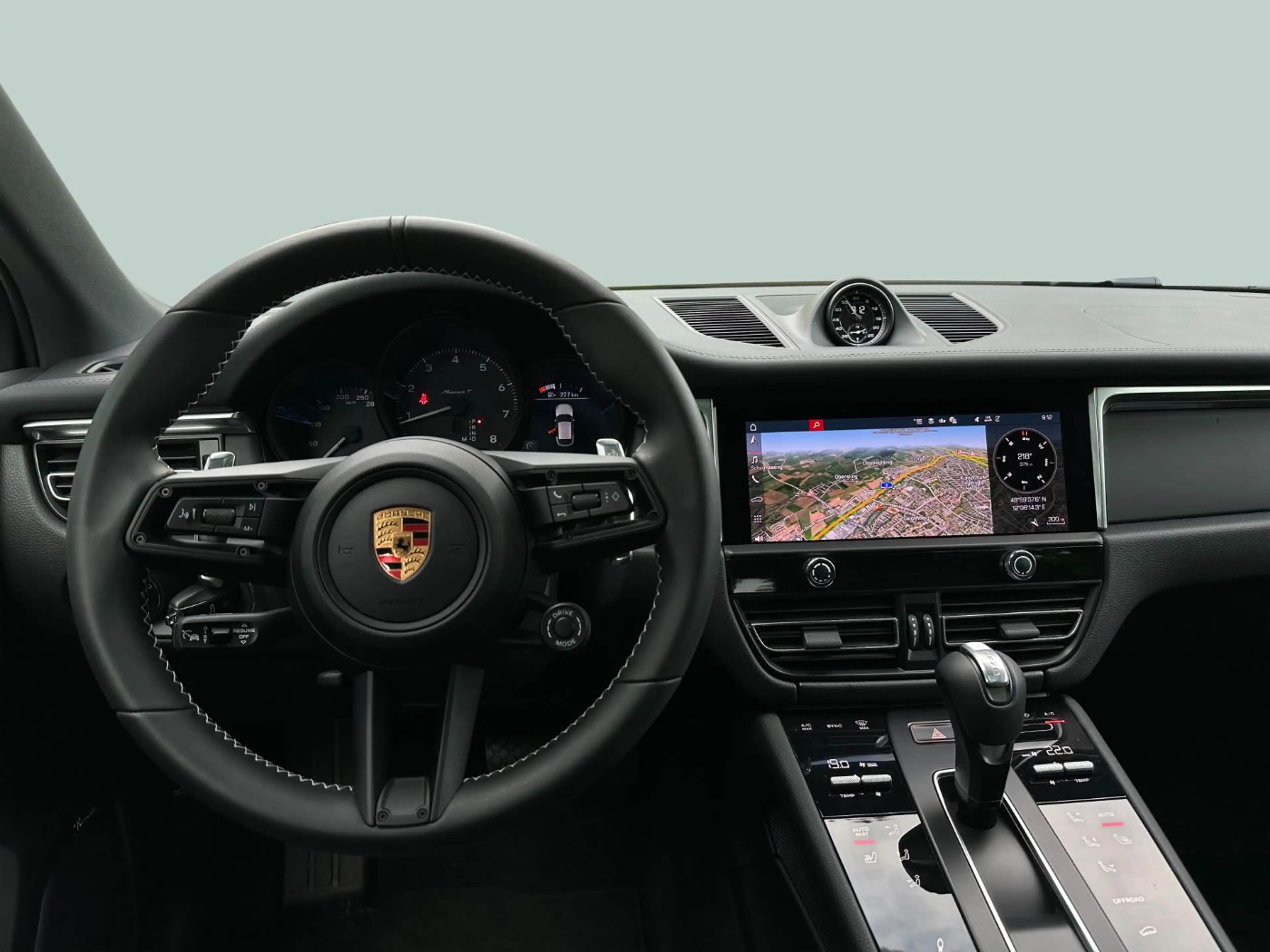 Porsche Macan T PANO 360° Burmester — photo 7