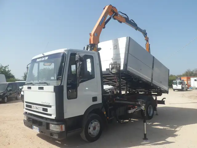 Iveco 80e18 ribaltabile con gru