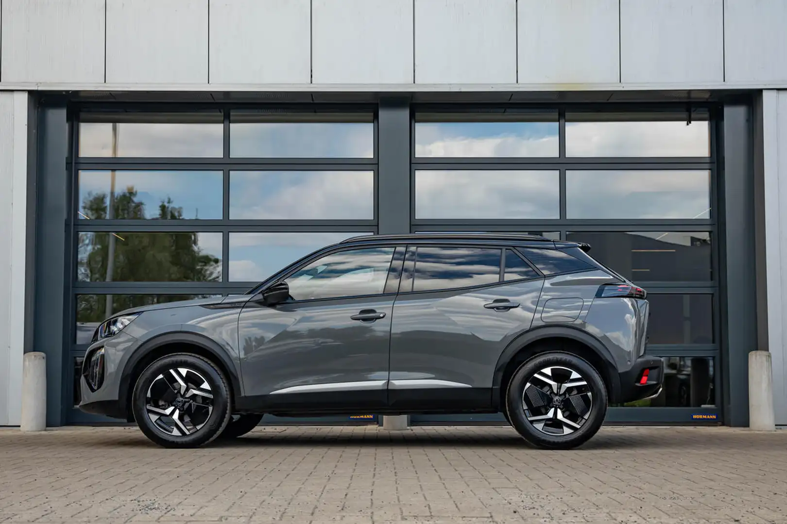 Peugeot 2008 GT | Automaat 130pk | Alcantara | Massage | 360... Grijs - 2