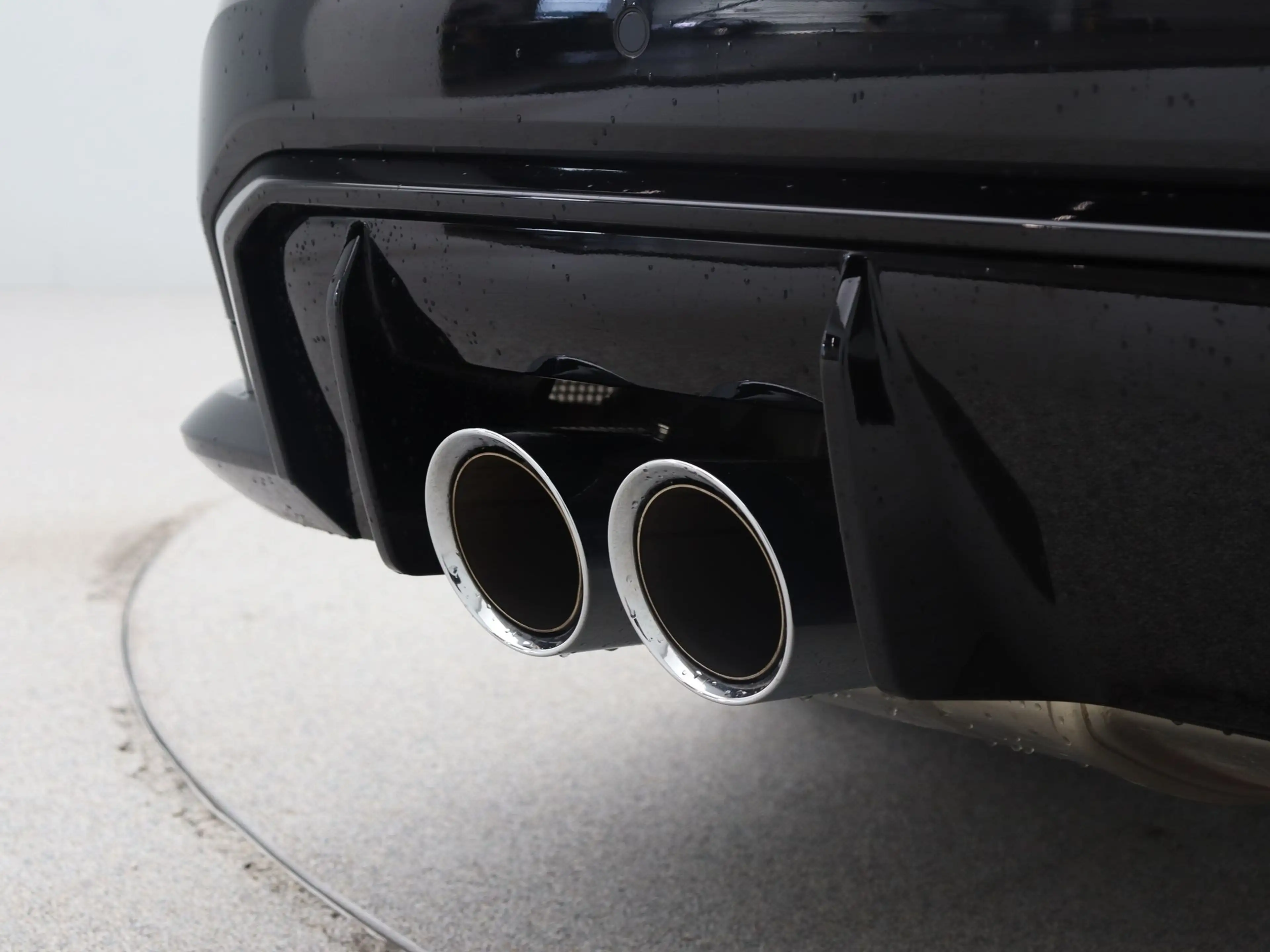 BMW M3 Competition xDrive — photo 11
