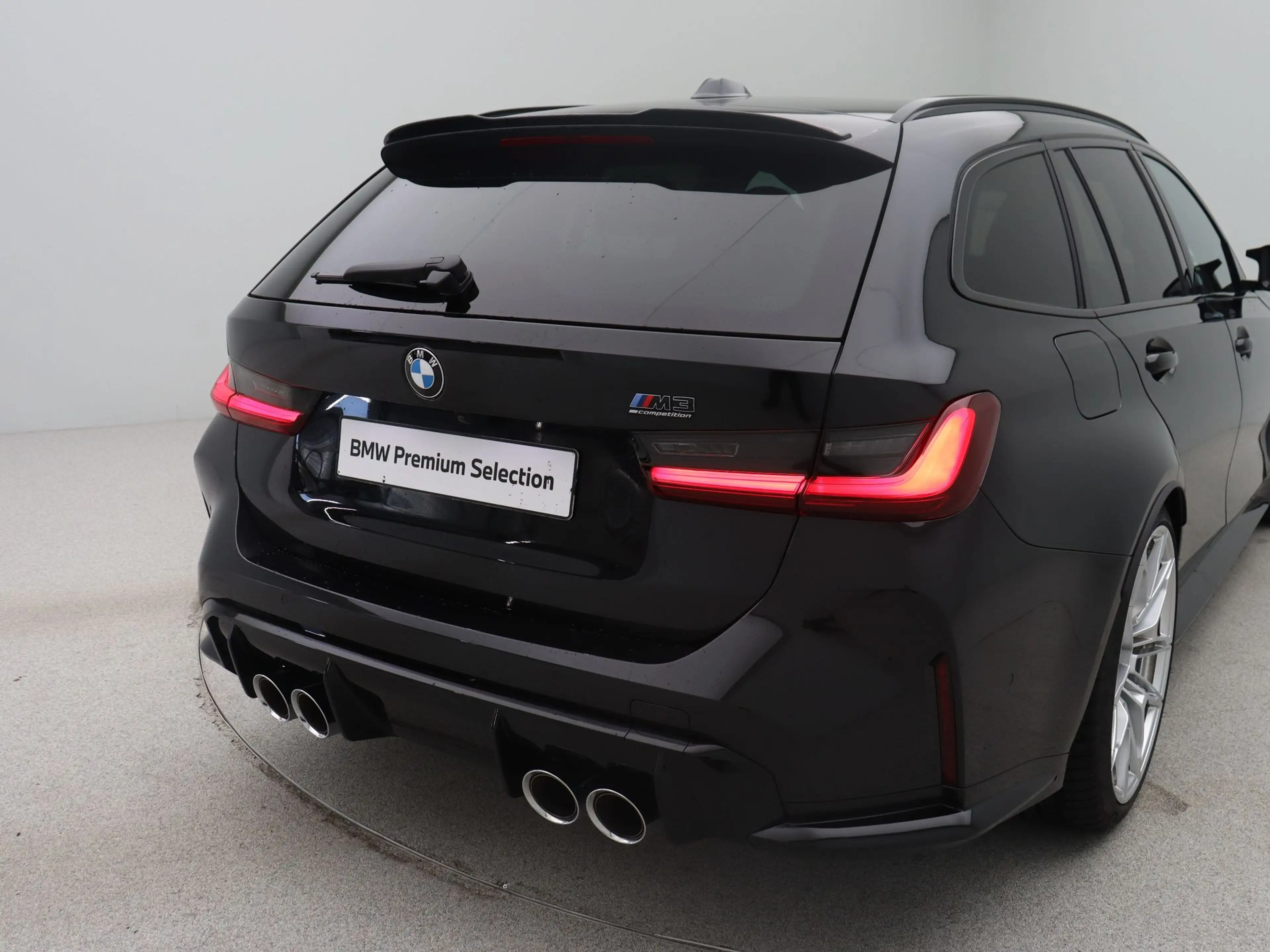BMW M3 Competition xDrive — photo 9