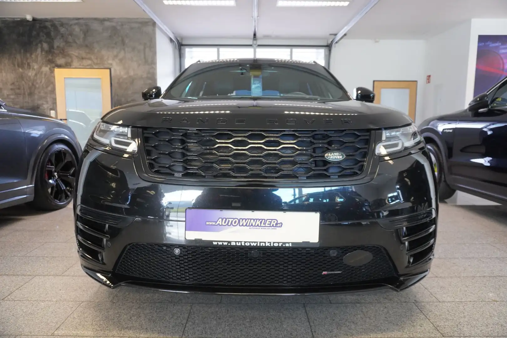 Land Rover Range Rover Velar 4WD R-Dynamic Aut. 20"/Pano/Alcantara Schwarz - 2