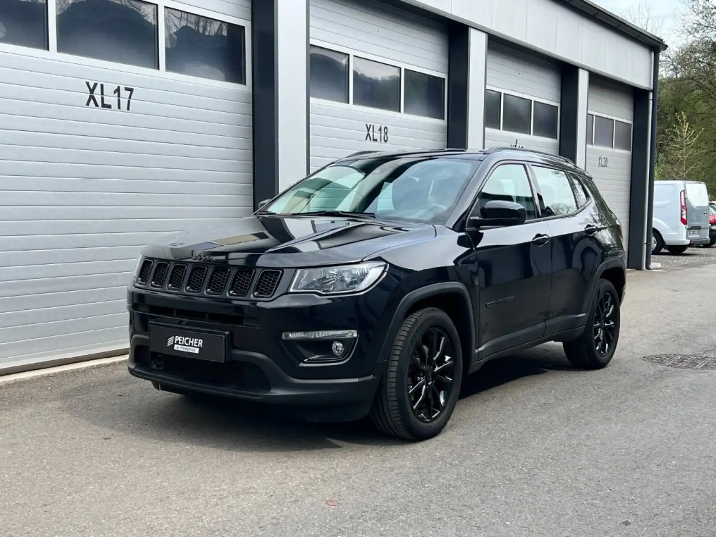 Jeep Compass Night Eagle 1,3 L MultiAir T4 FWD 6DDCT Schwarz - 1