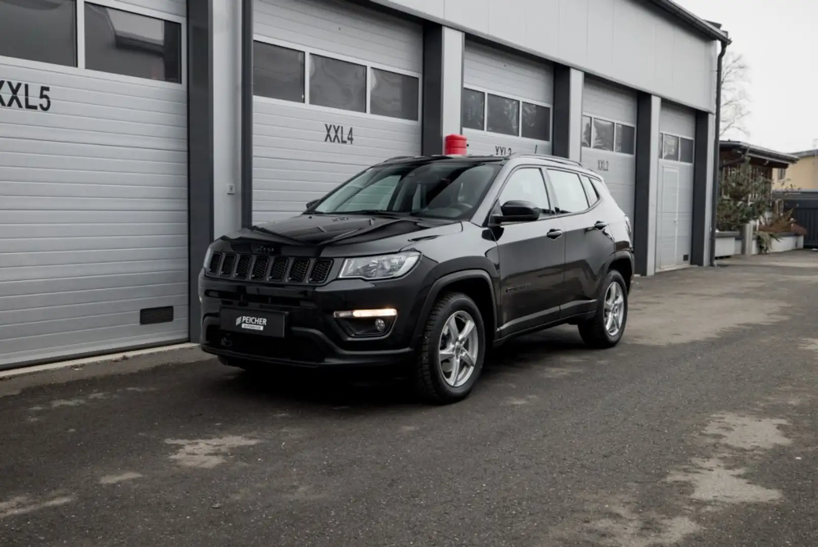 Jeep Compass Night Eagle 1,3 L MultiAir T4 FWD 6DDCT Schwarz - 1