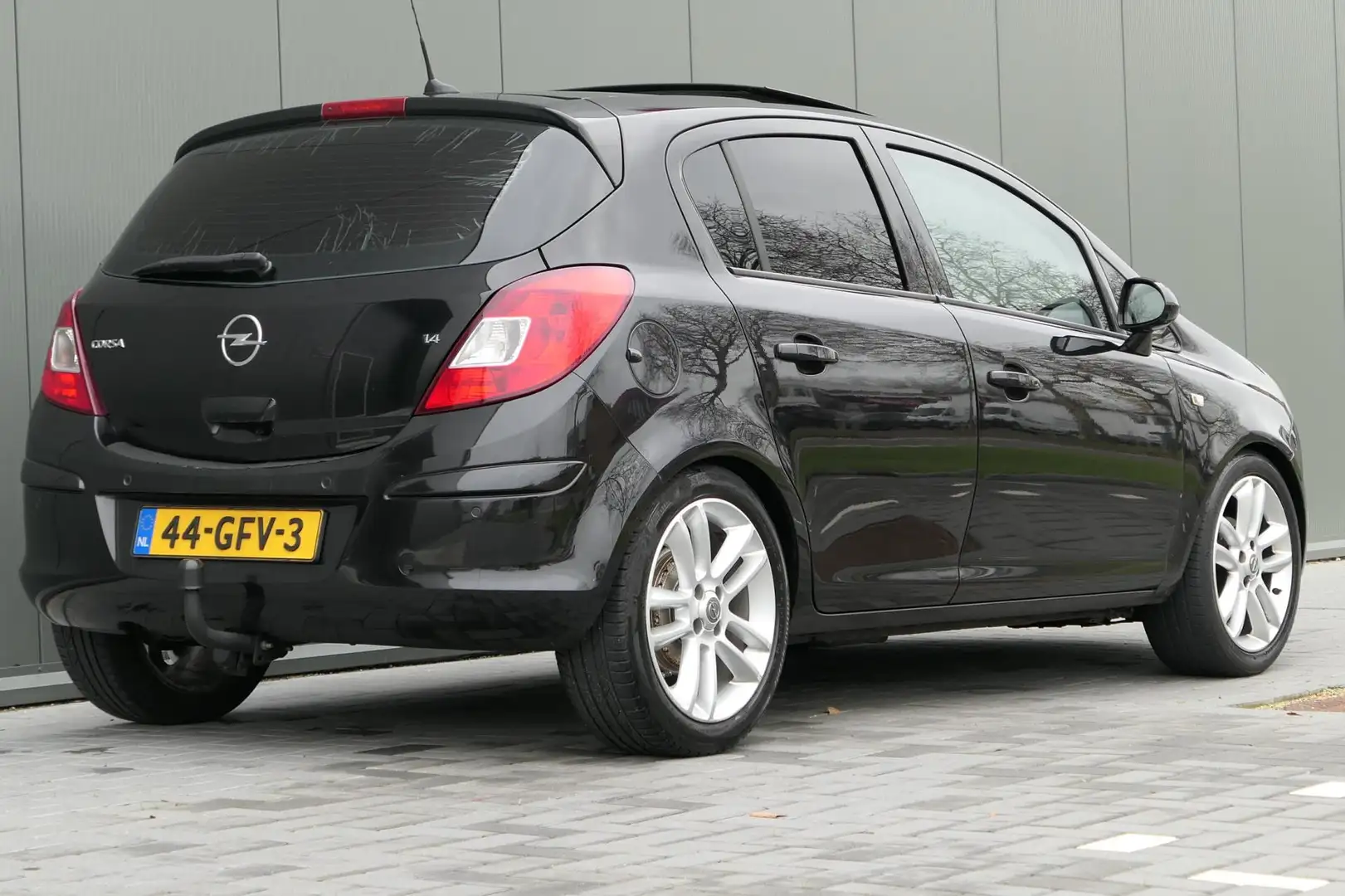 Opel Corsa 1.4-16V Cosmo NAP Navi Panoramadak Leder Airco Schwarz - 2