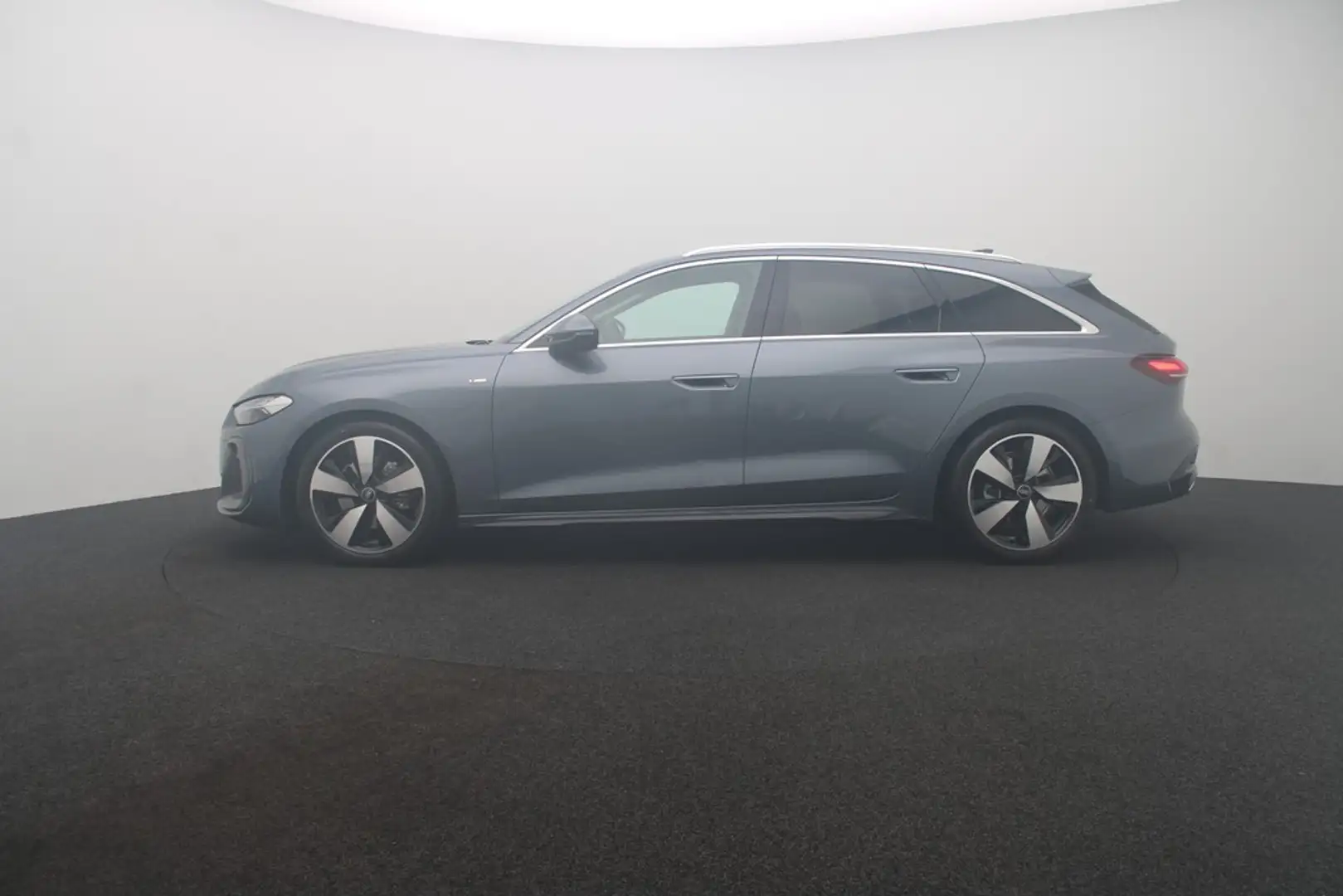 Audi A5 Avant TFSI . Virt.Cockpit Matrix Navi ACC AHK Blau - 2