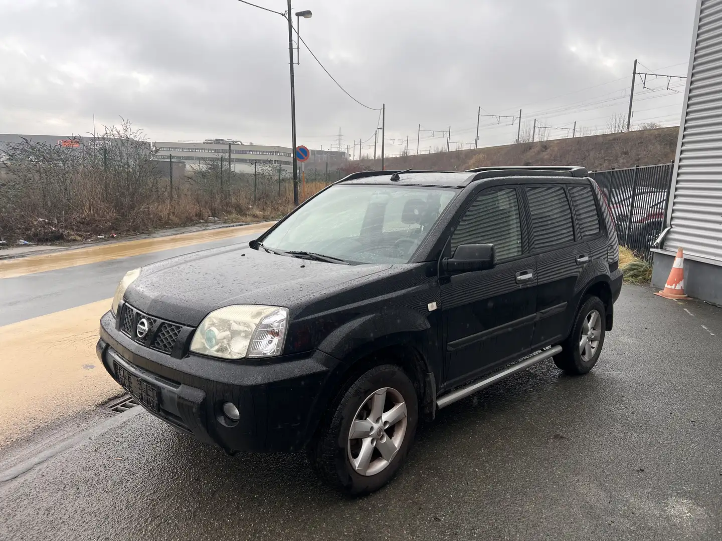 Nissan X-Trail ENTREPRISE 2.0L SPORT 4X2 EXPORT AFRIQUE Schwarz - 2