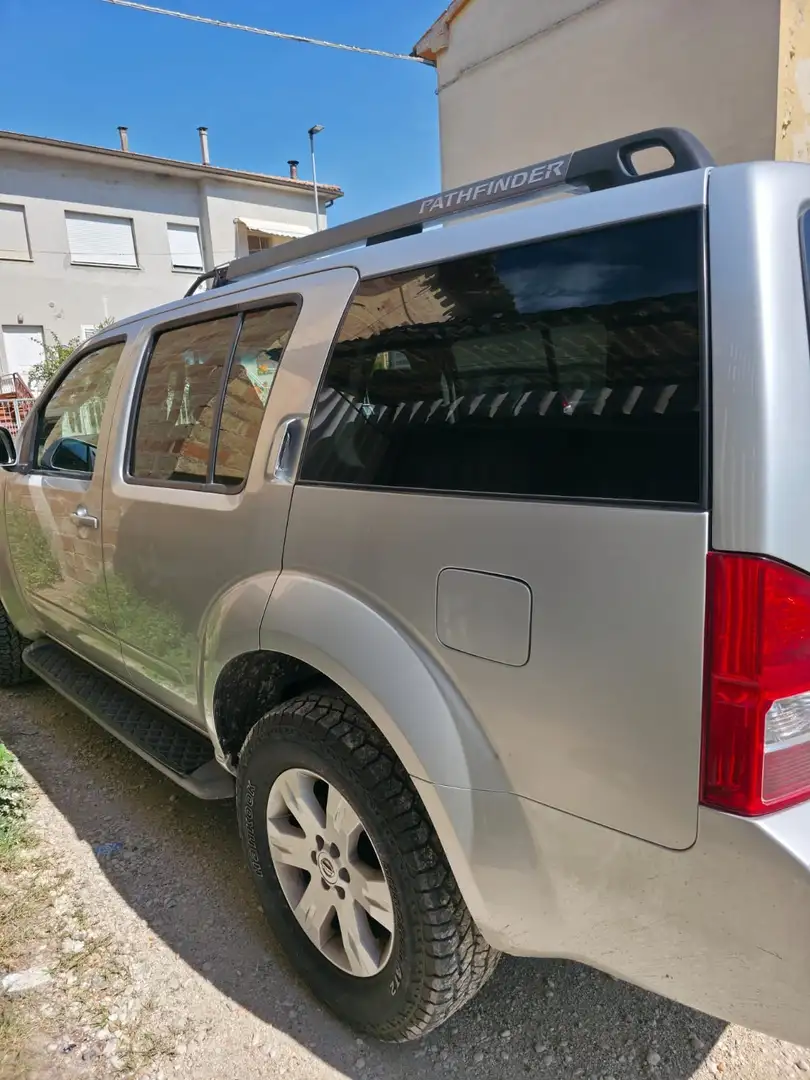 Nissan Pathfinder 2.5 dci LE - 2