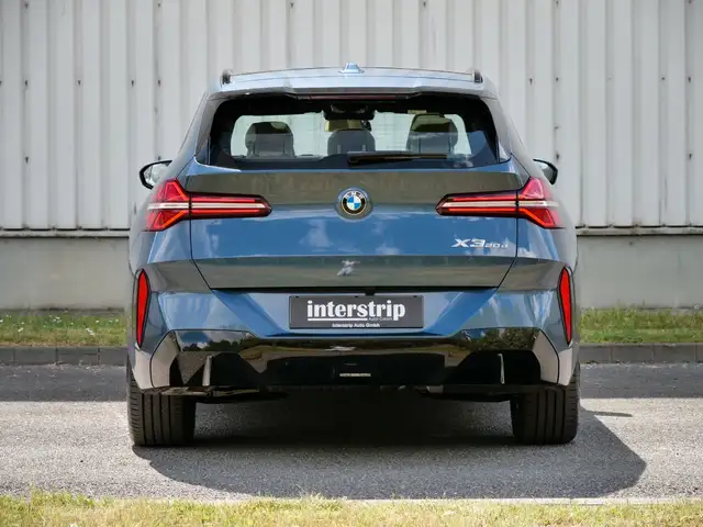 BMW X3 view 5