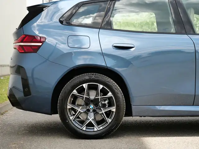BMW X3 view 9