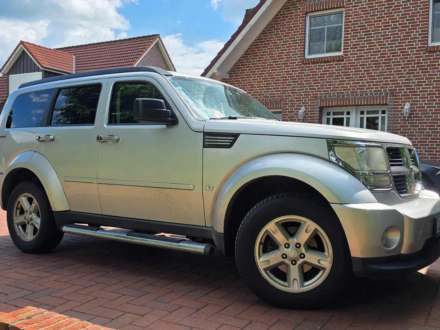 Dodge Nitro Nitro 2.8 CRD DPF Automatik SXT Silber - 2