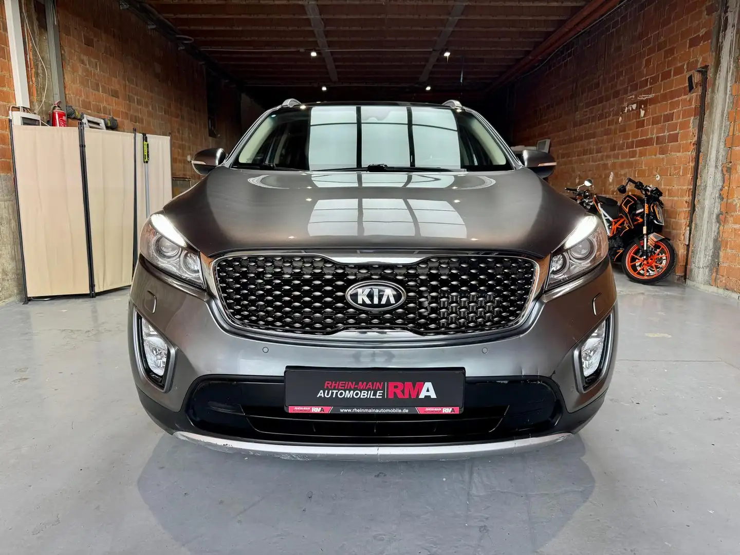 Kia Sorento Feel 4WD 2.2 CRDi+7-SITZE+PANO+KAMERA+ Grau - 2