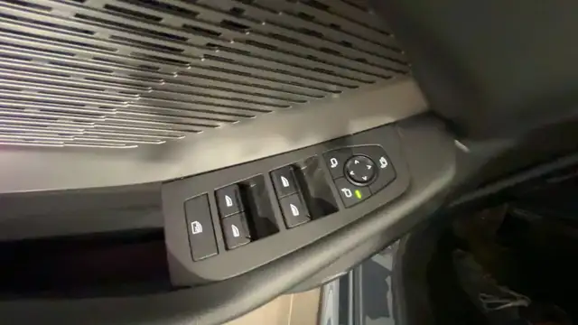 BMW 2 Series view 19