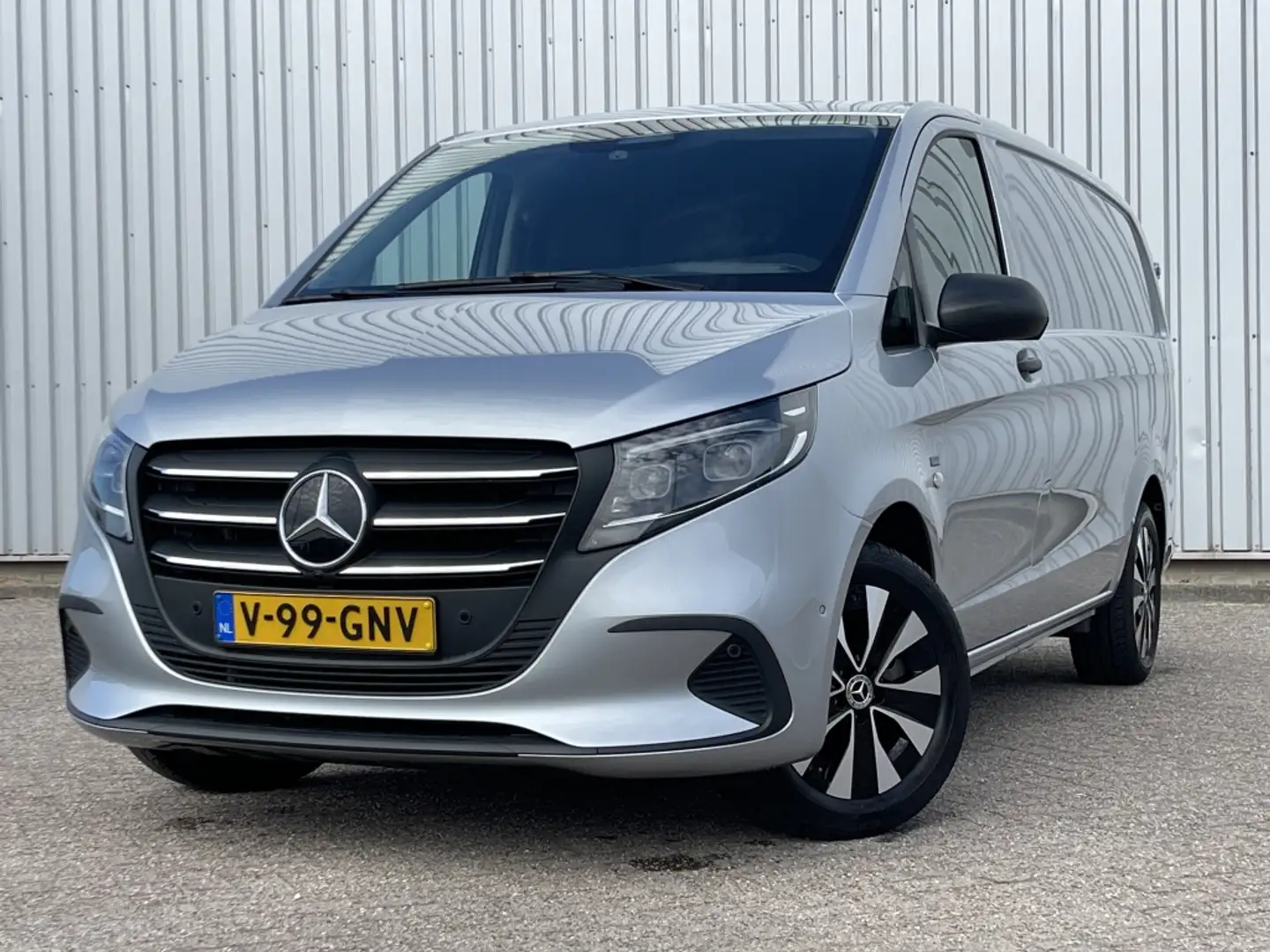 Mercedes-Benz Vito 114 CDI Lang 3 Persoons Grijs - 1