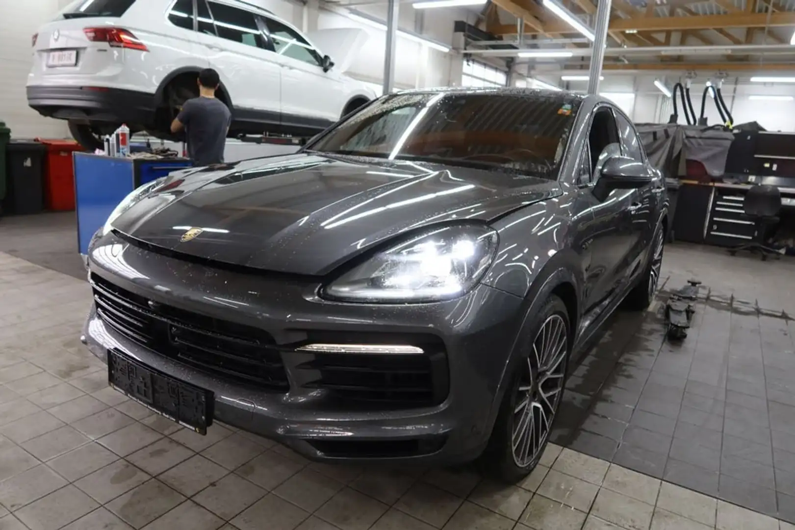 Porsche Cayenne E-Hybrid Coupé Grau - 1