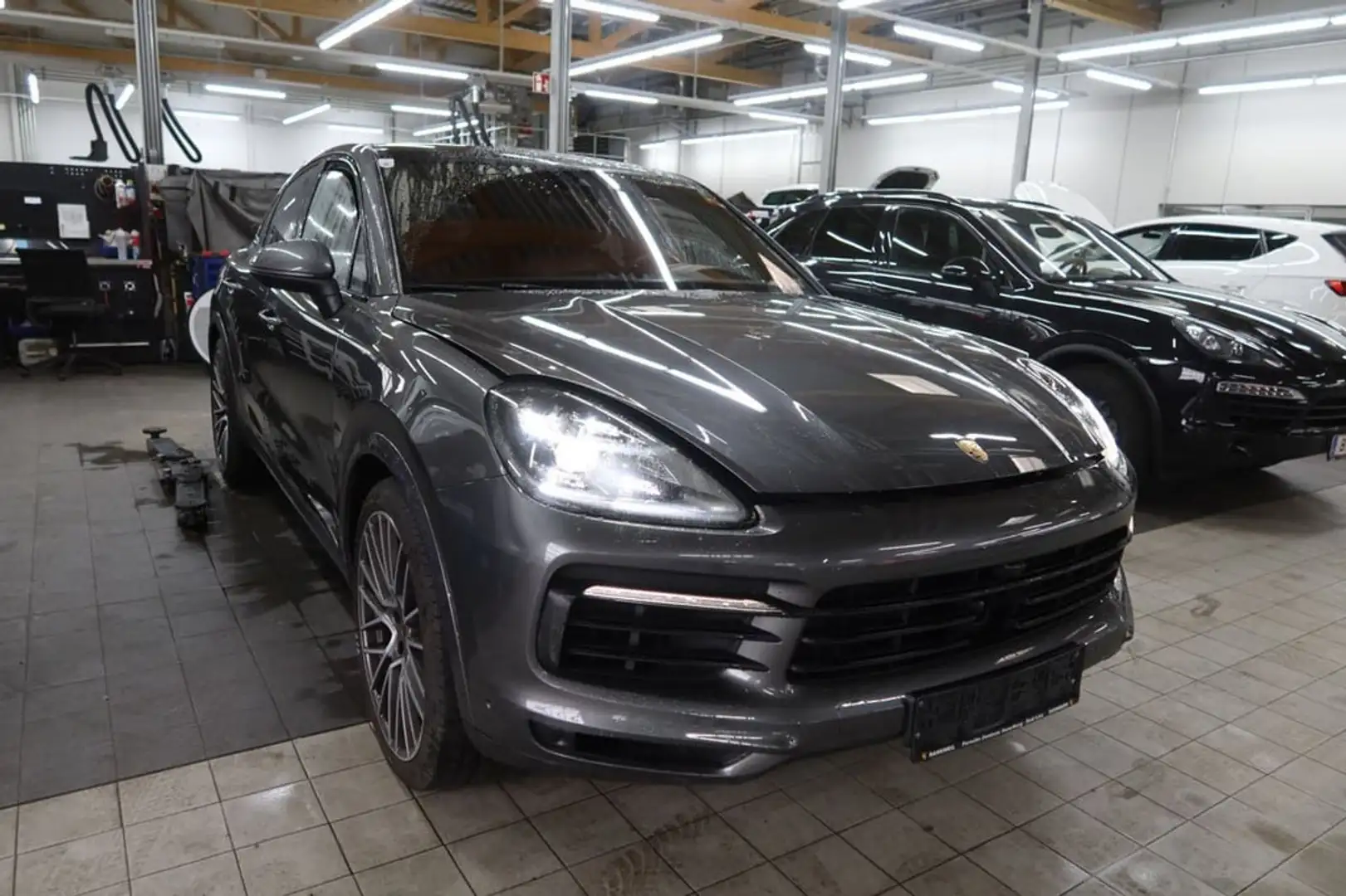 Porsche Cayenne E-Hybrid Coupé Grau - 2
