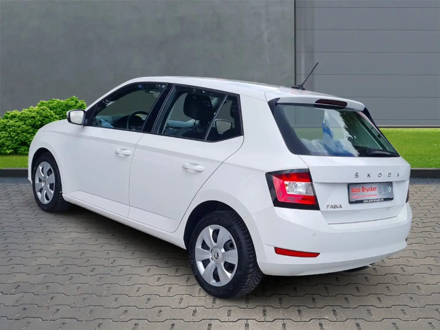 Skoda Fabia Cool Plus 1.0 MPI+Klimaanlage+Parksensoren+Sitzhei Weiß - 2