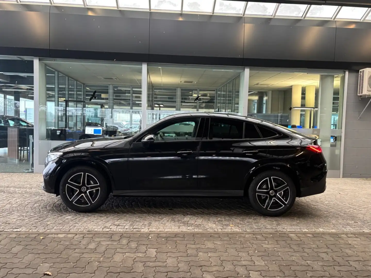 Mercedes-Benz GLC 220 d 4M Coupe AMG+AMBIENTE+DISTRO+MEMORY Schwarz - 2