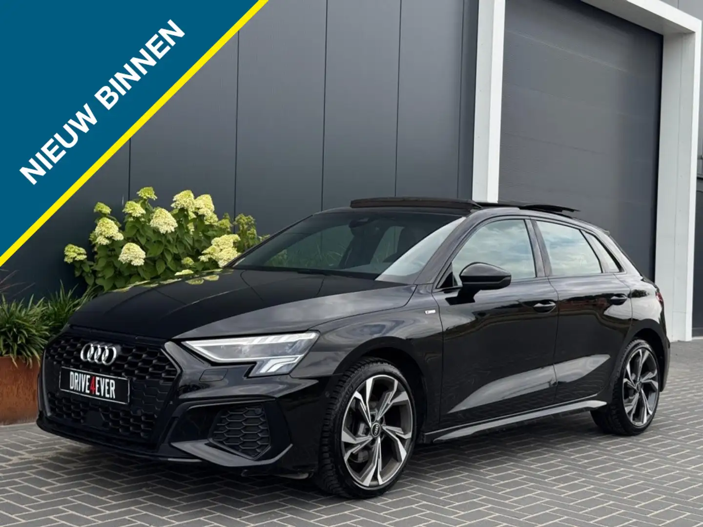 Audi A3 Sportback 35 TDI 3x S Line M22 PANO NAVI CAMERA CL Zwart - 1