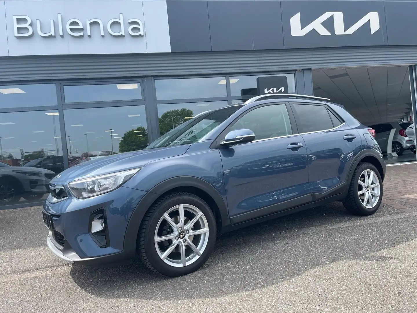 Kia Stonic 1.6D Platinum AHK abnehmbar Blau - 1