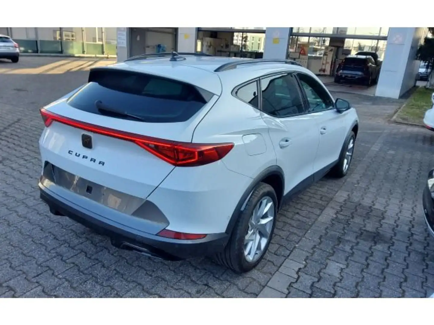 CUPRA Formentor 1.5 TSI DSG Navi FrontAssist Rückfahrk Weiß - 2