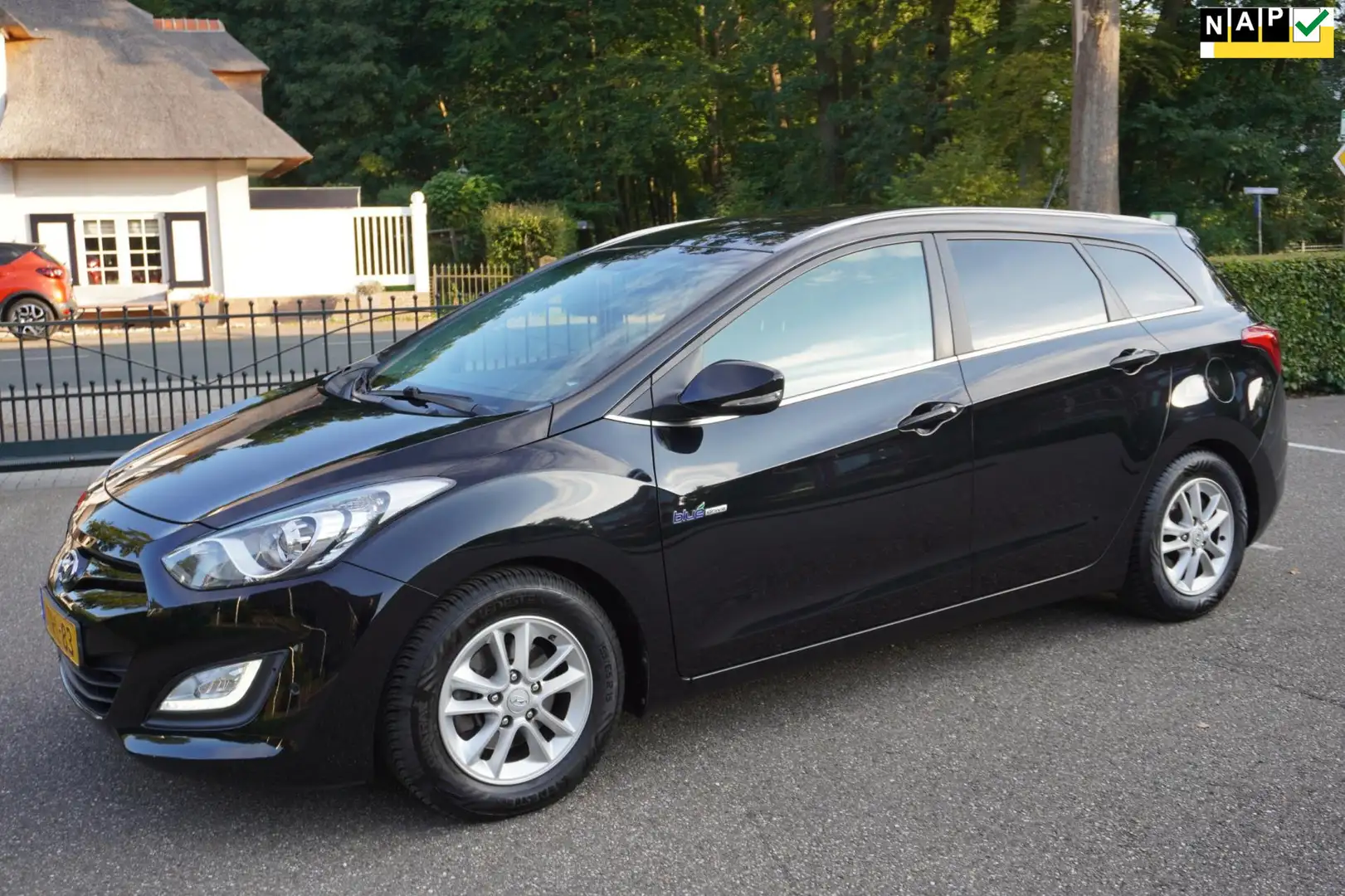 Hyundai i30 Wagon 1.6 GDi i-Motion Airco Navi Pdc Lm Velgen Tr Nero - 1