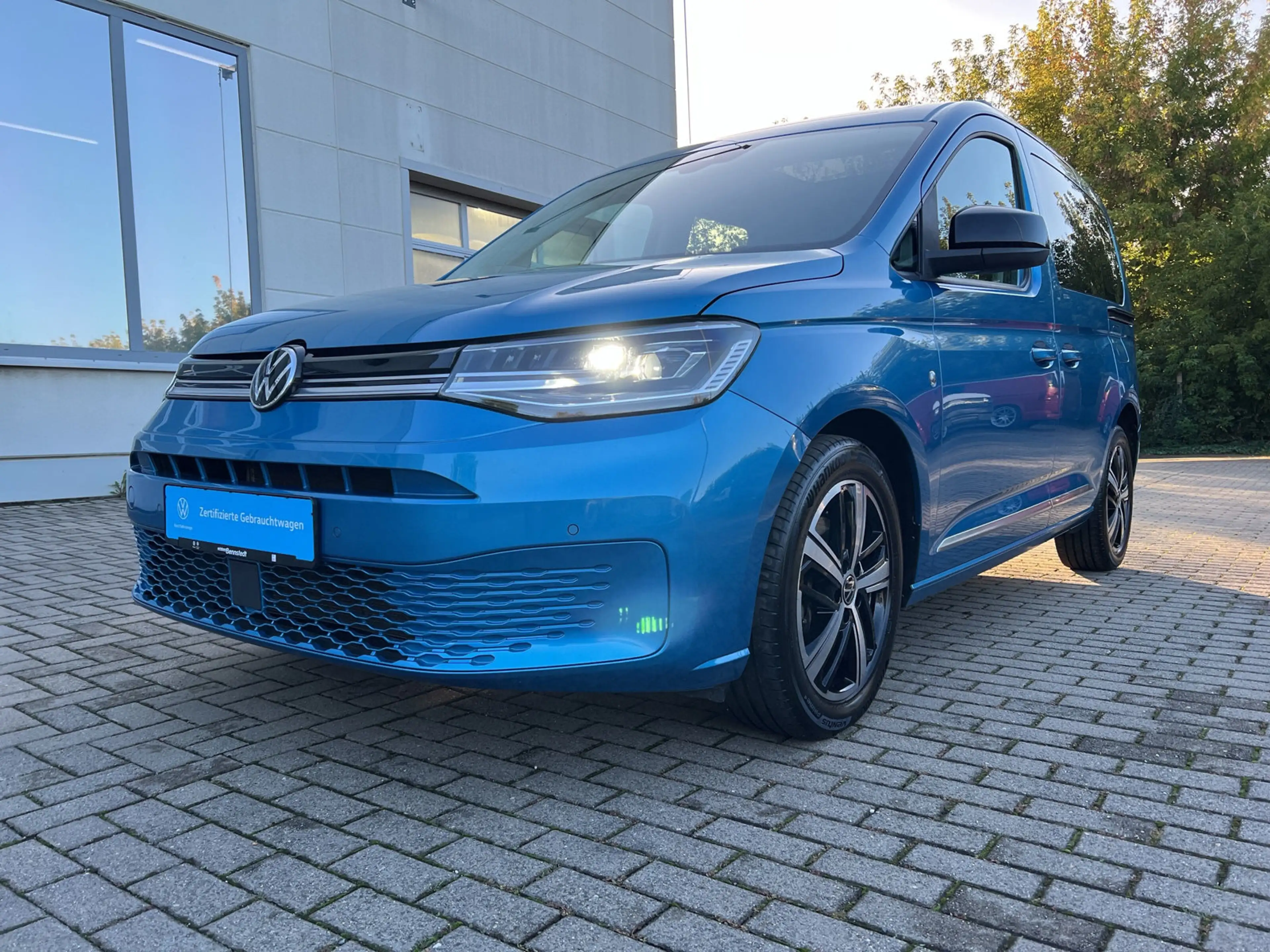 Volkswagen Caddy 2.0 TDI 4Motion Style 7-Si. LED AHK PANO APP — photo 6