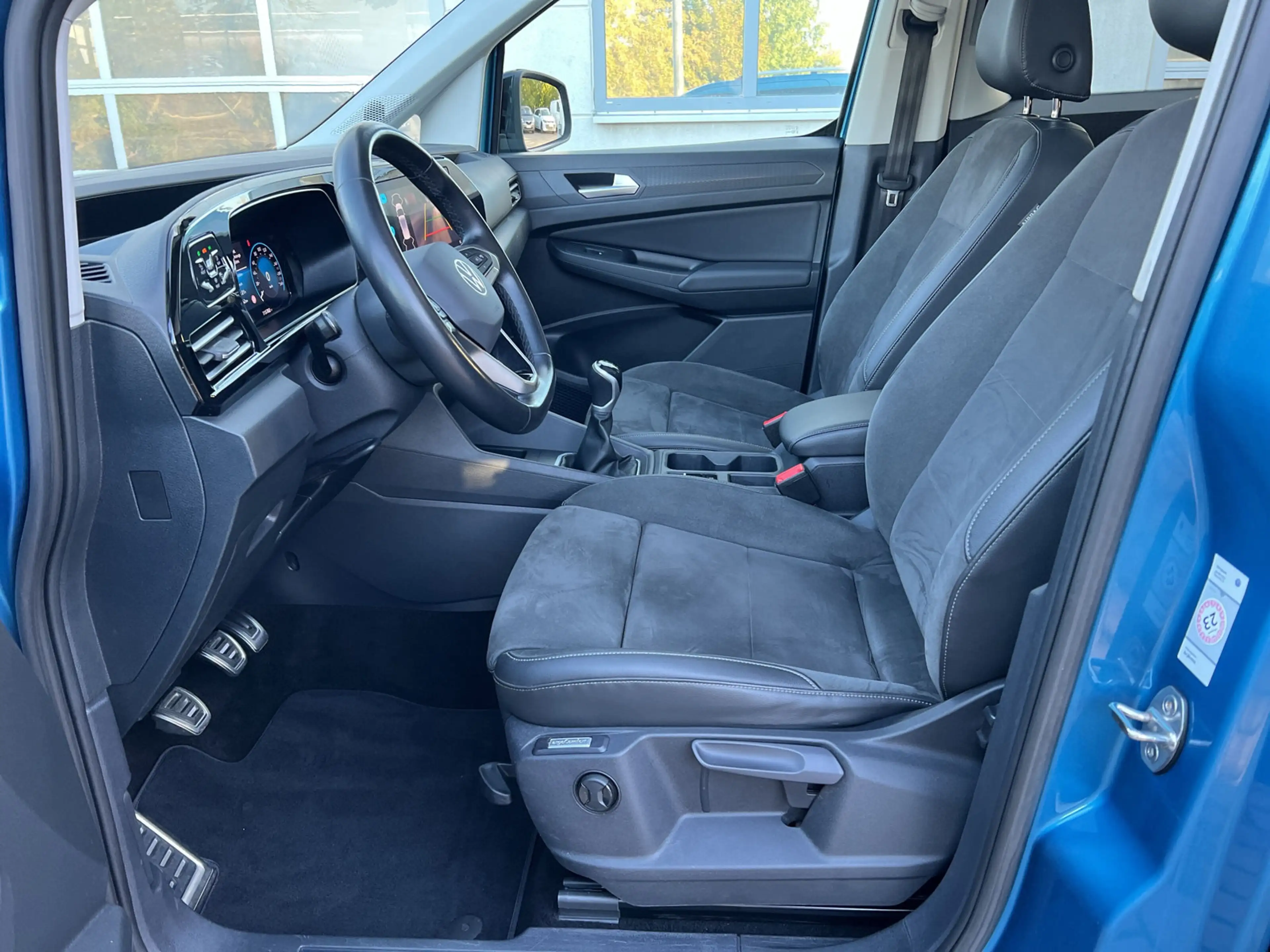 Volkswagen Caddy 2.0 TDI 4Motion Style 7-Si. LED AHK PANO APP — photo 9