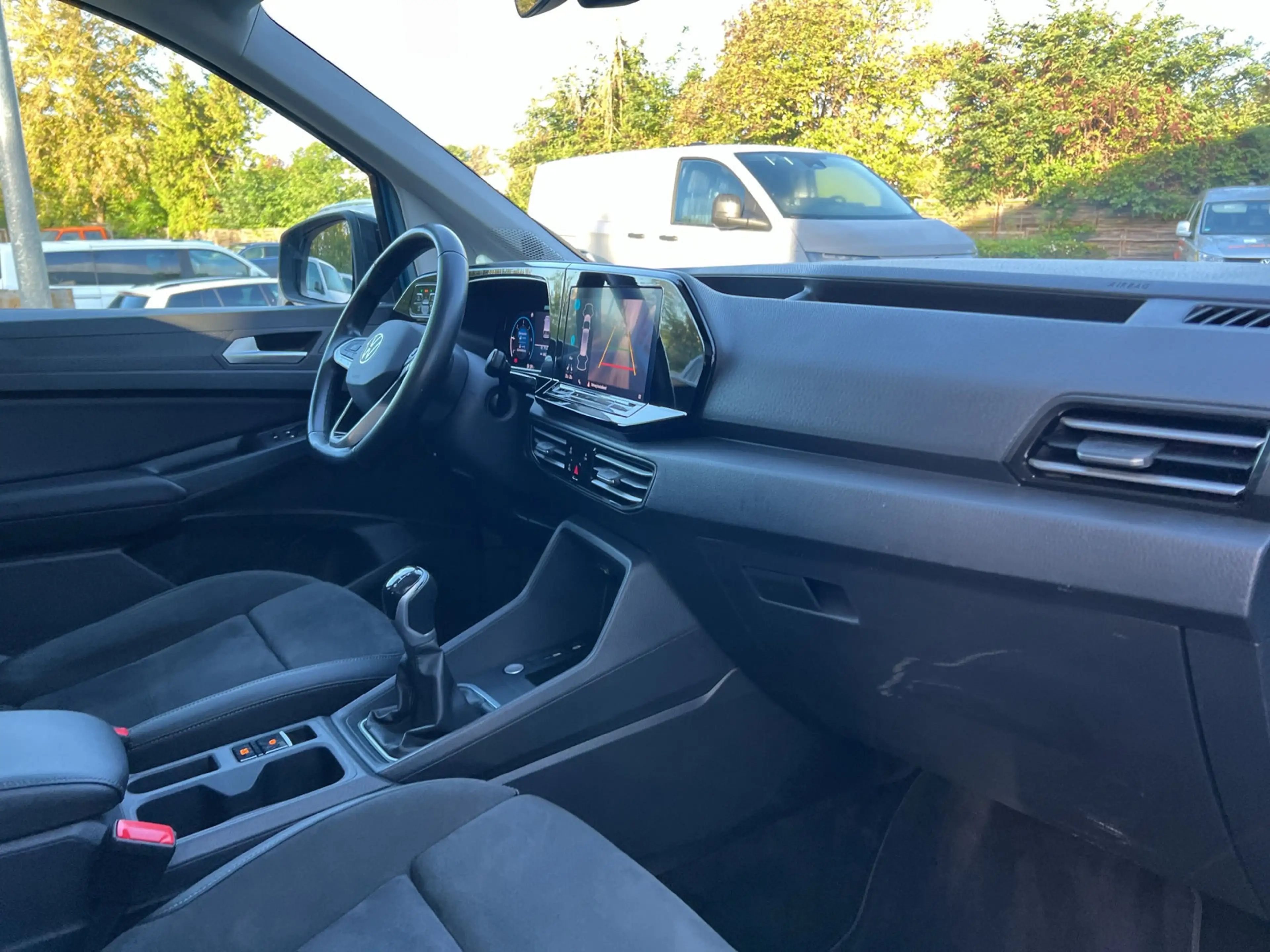 Volkswagen Caddy 2.0 TDI 4Motion Style 7-Si. LED AHK PANO APP — photo 13