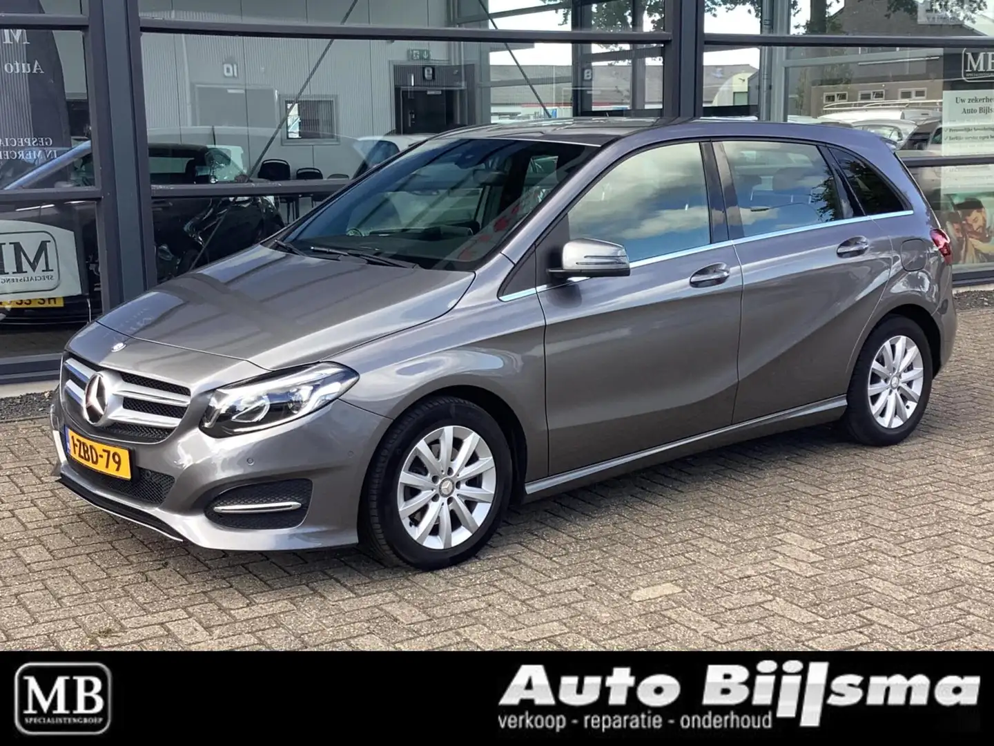 Mercedes-Benz B 180 Prestige, automaat, led, navi, cruise, trekhaak Gris - 1